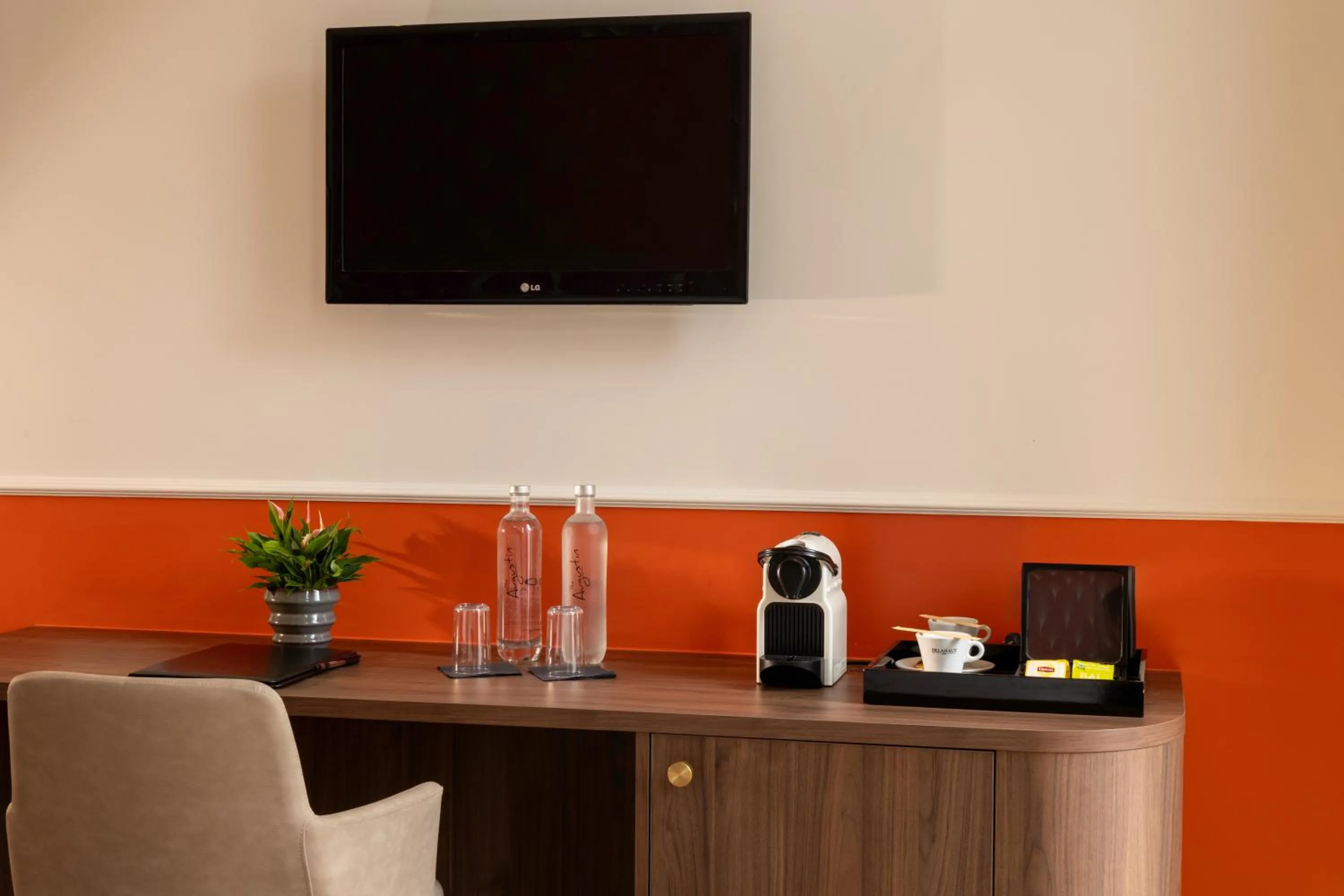 Coffee/tea facilities in Hotel The Augustin