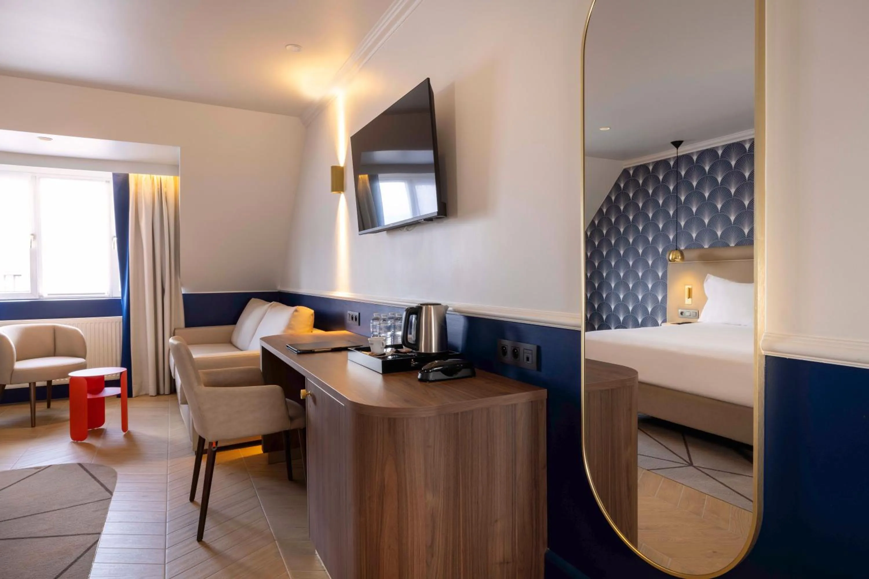 Living room, Bed in Hotel The Augustin