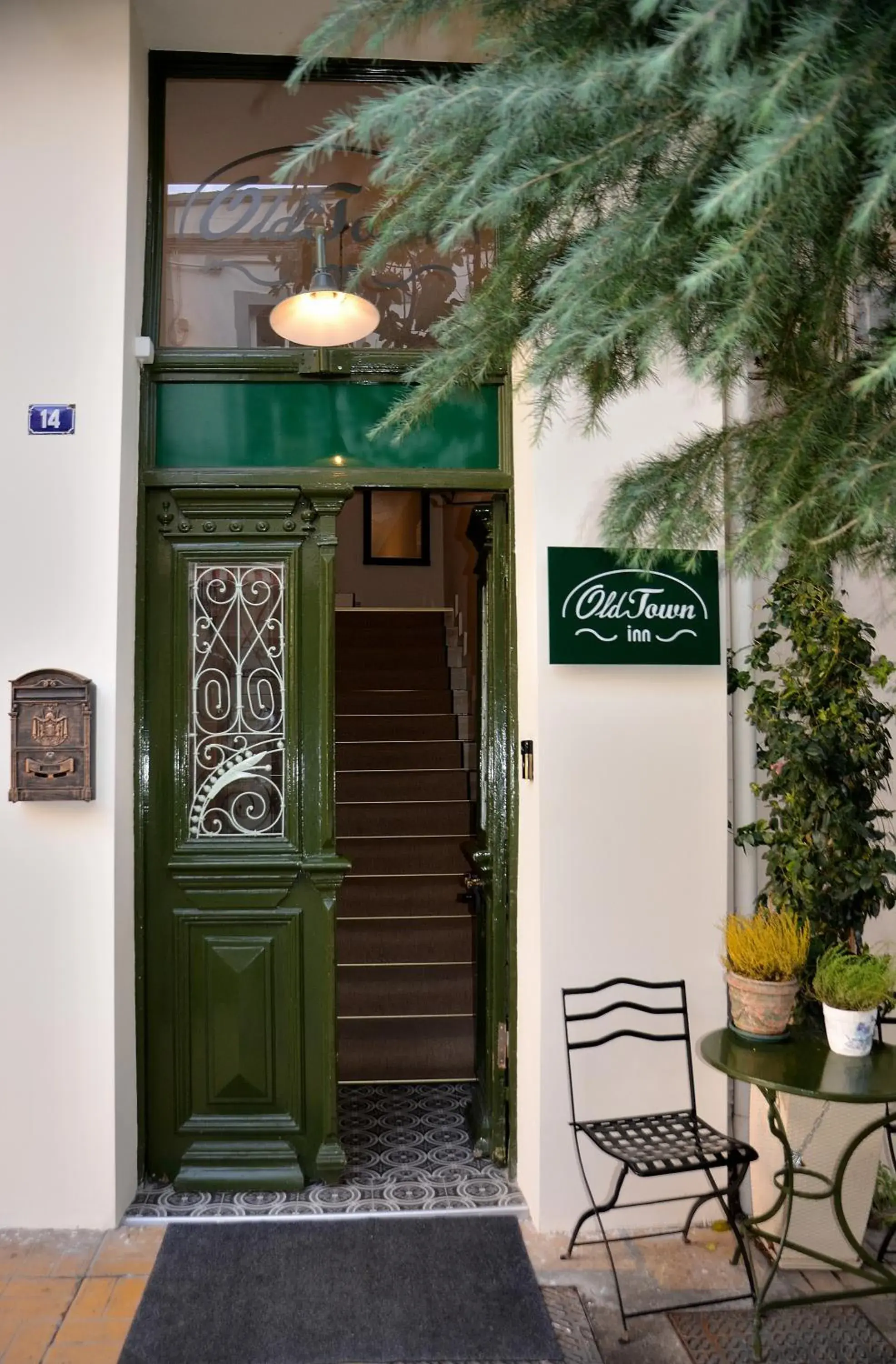 Facade/entrance in Old Town Inn Facade/entrance in Old Town Inn