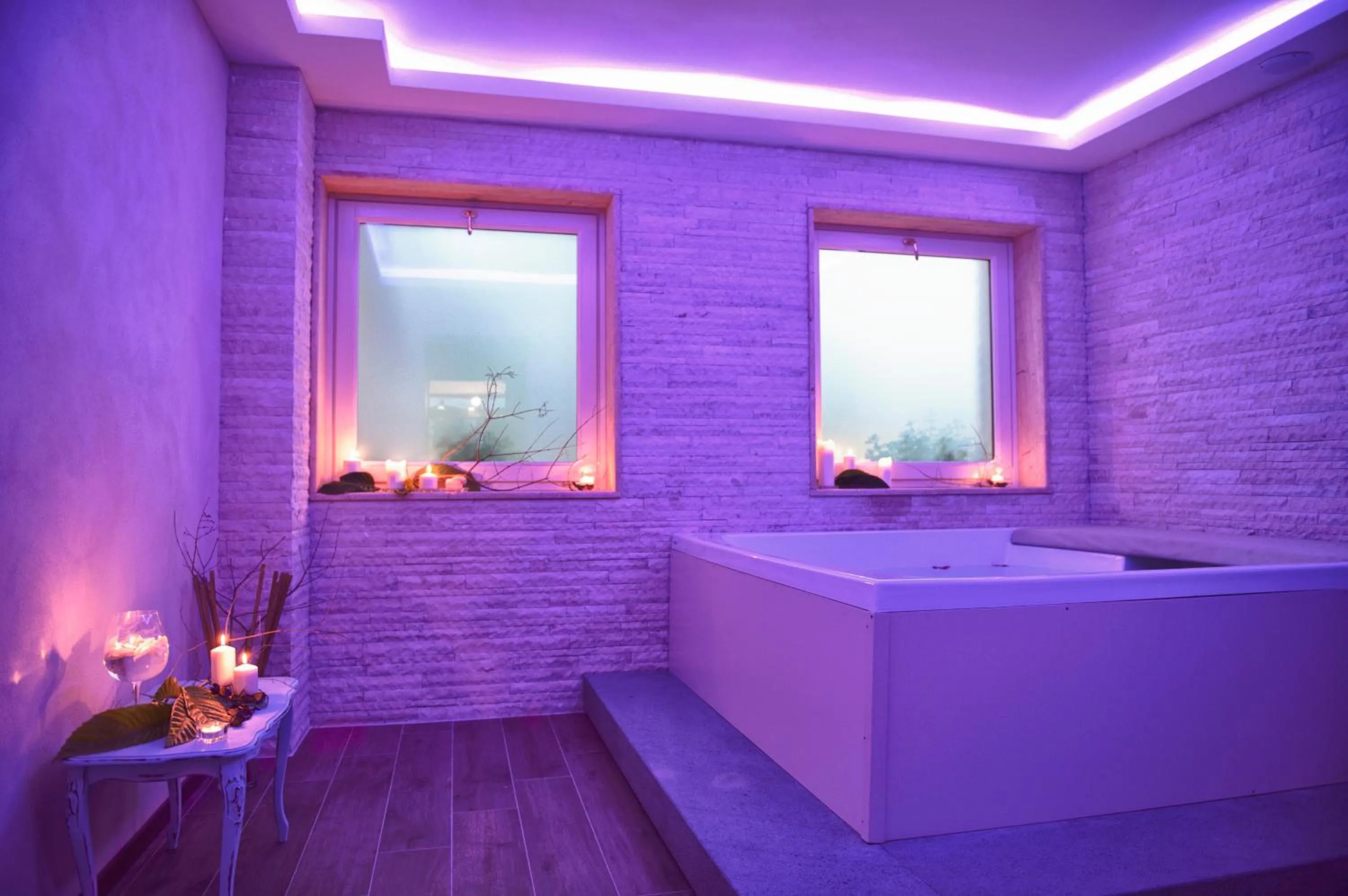 Hot Tub, Bed in Antica Quercia Villa & Spa