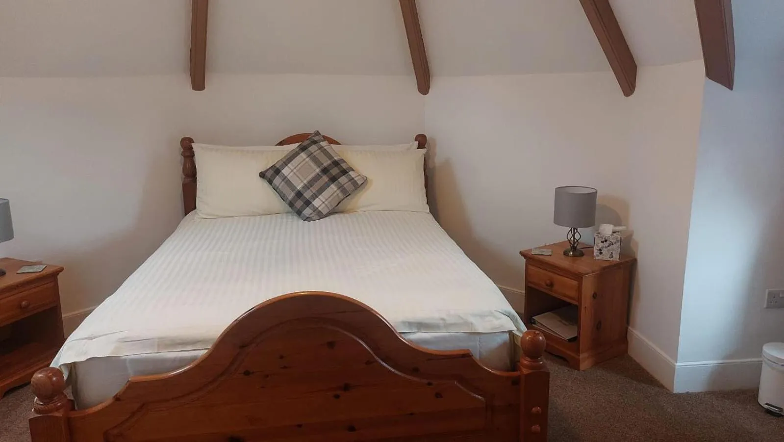 Bedroom, Bed in Ashleigh House