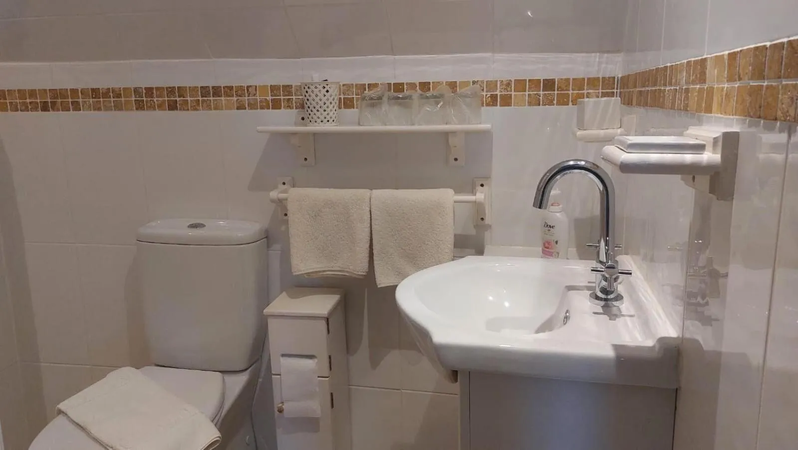 Bathroom in Ashleigh House