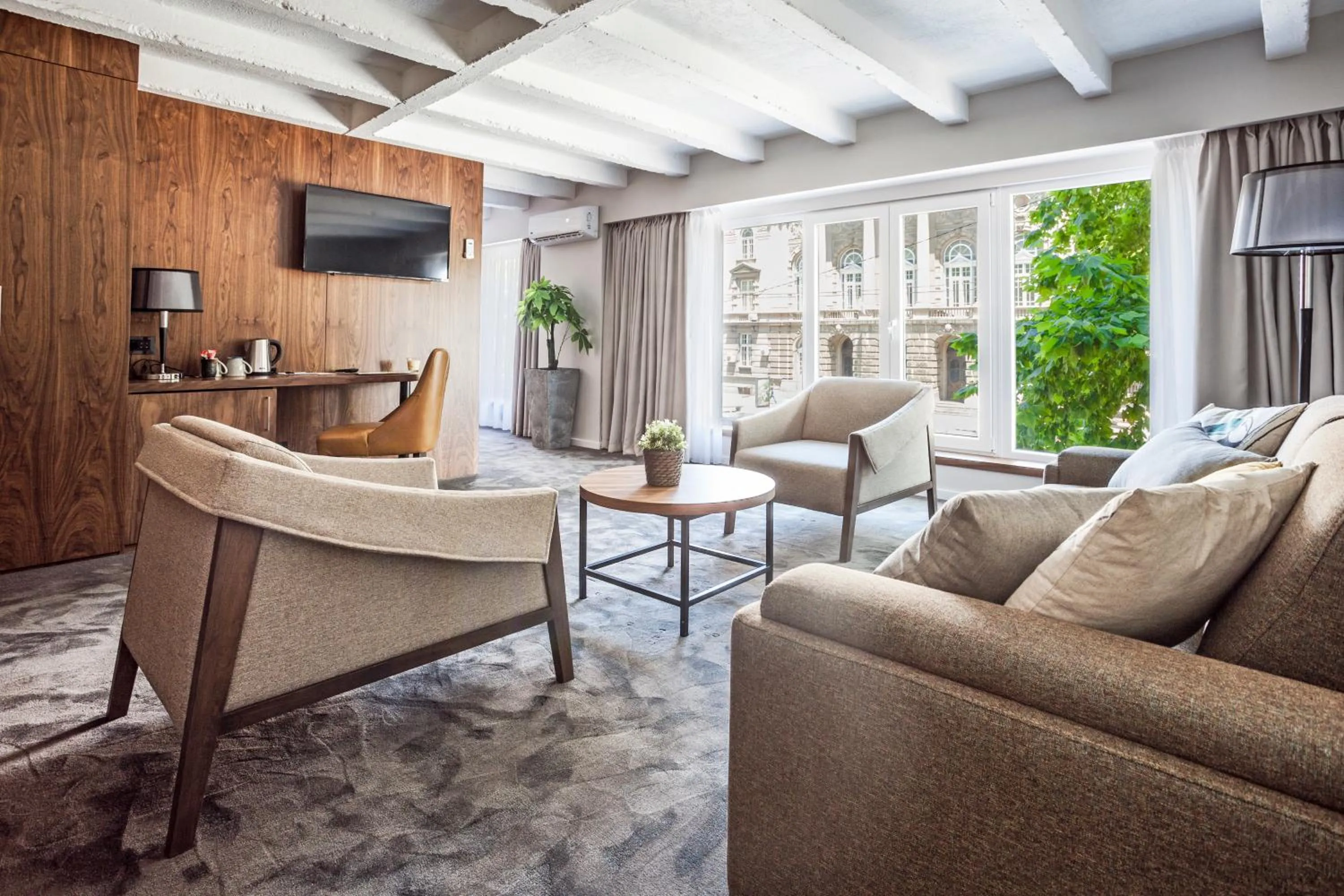 TV and multimedia in Nomad Luxury Suites