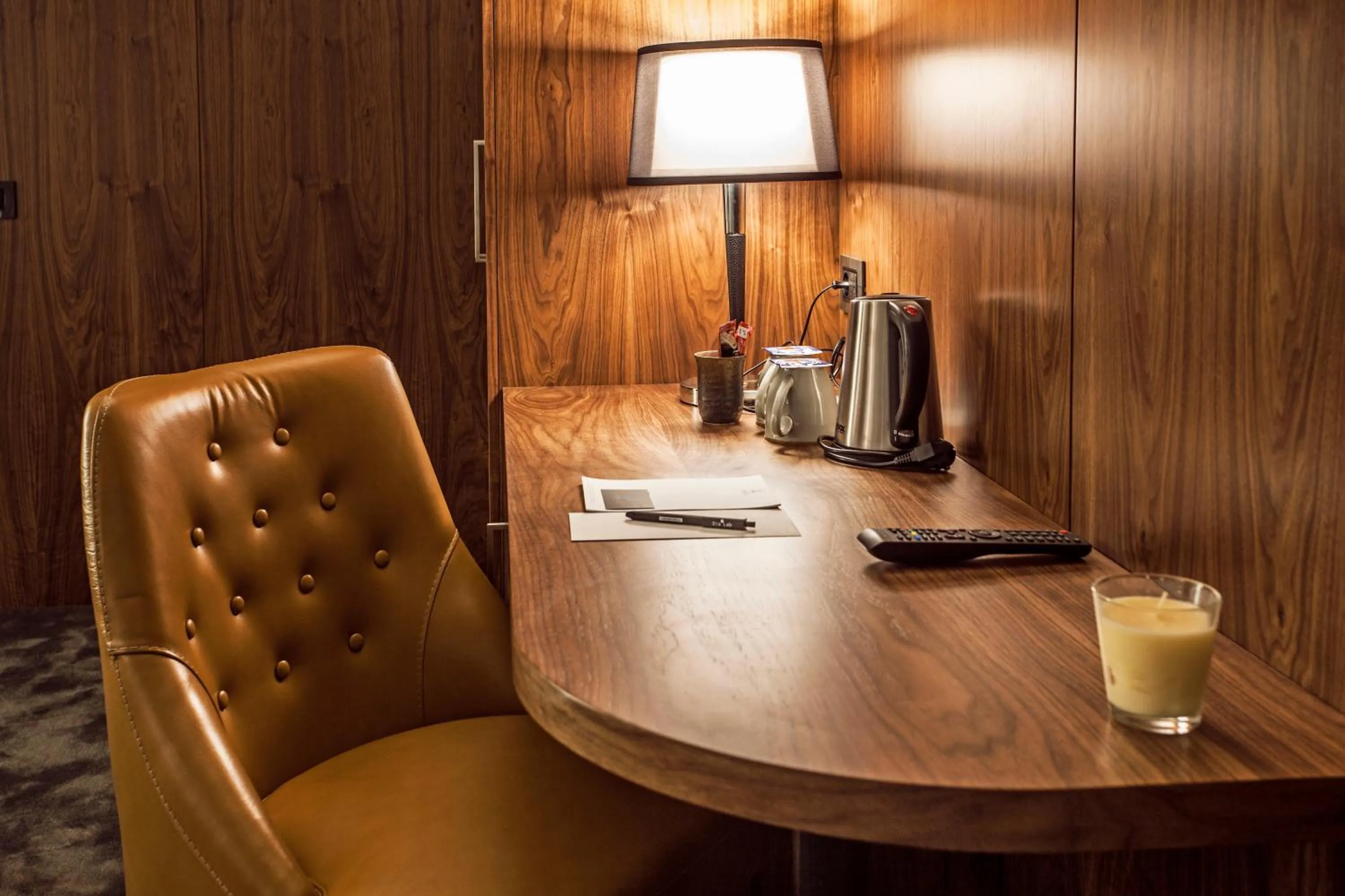 Coffee/tea facilities in Nomad Luxury Suites