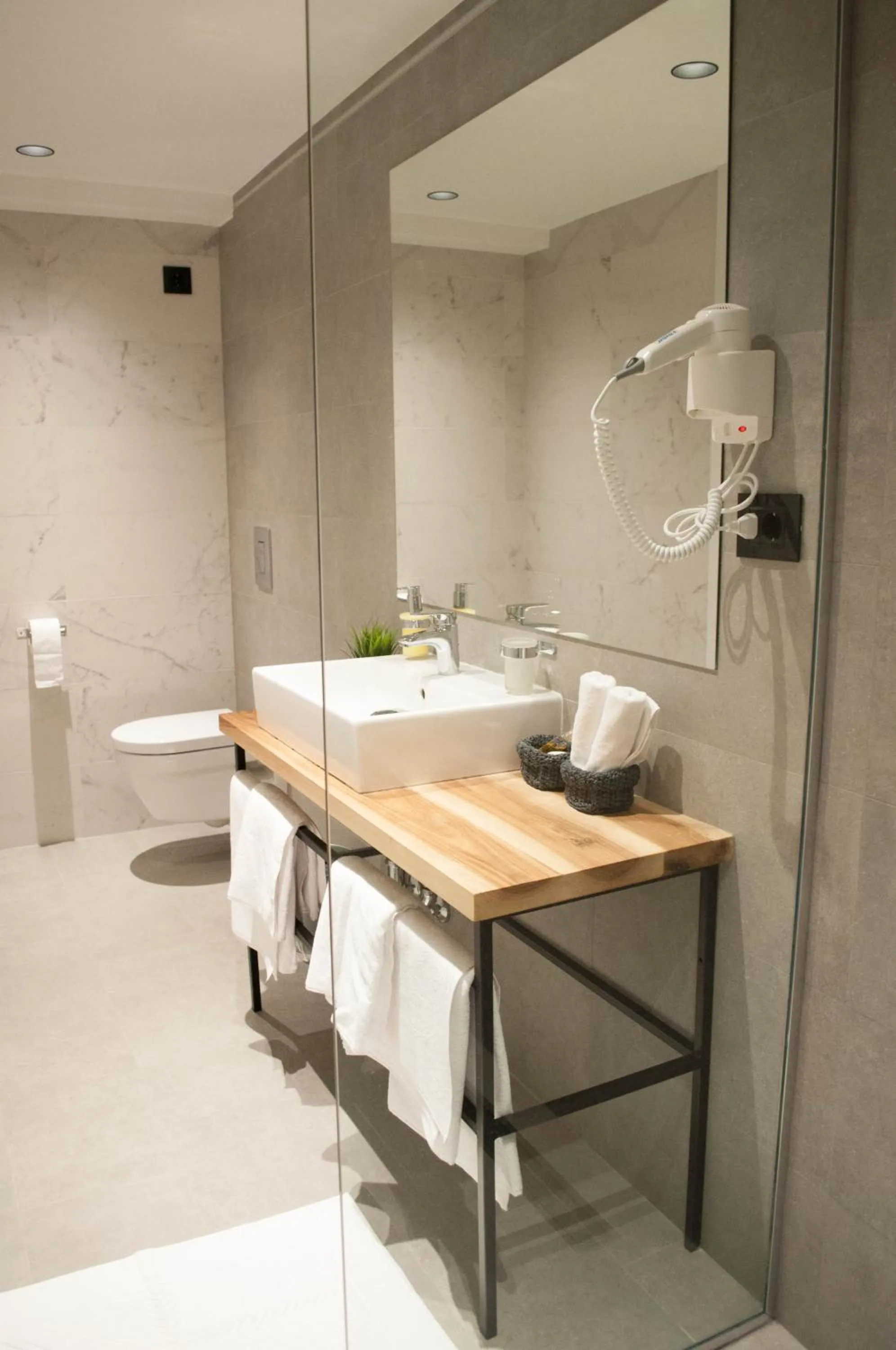 Shower in Nomad Luxury Suites