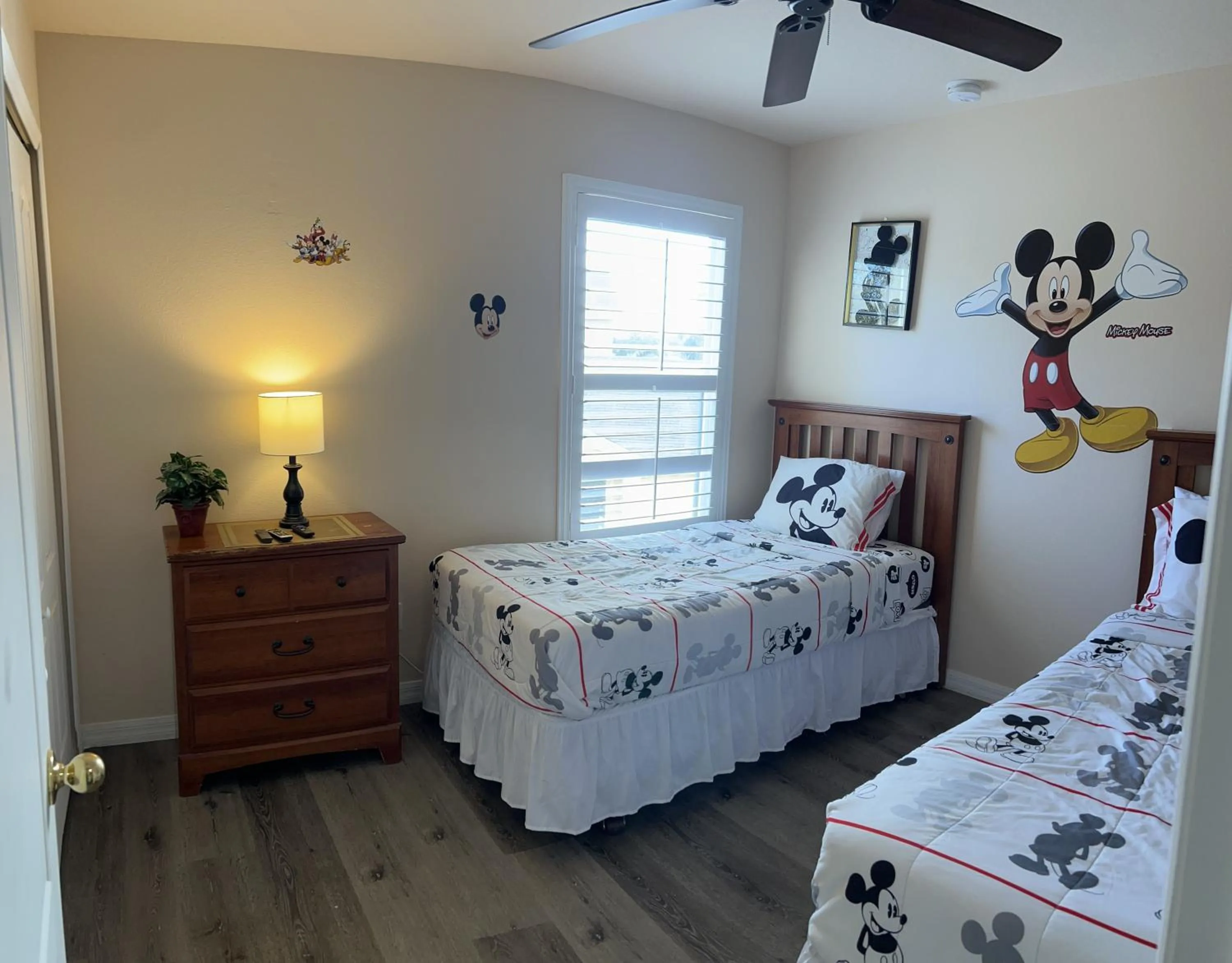 Bed in Cozy Villa With South Facing Pool