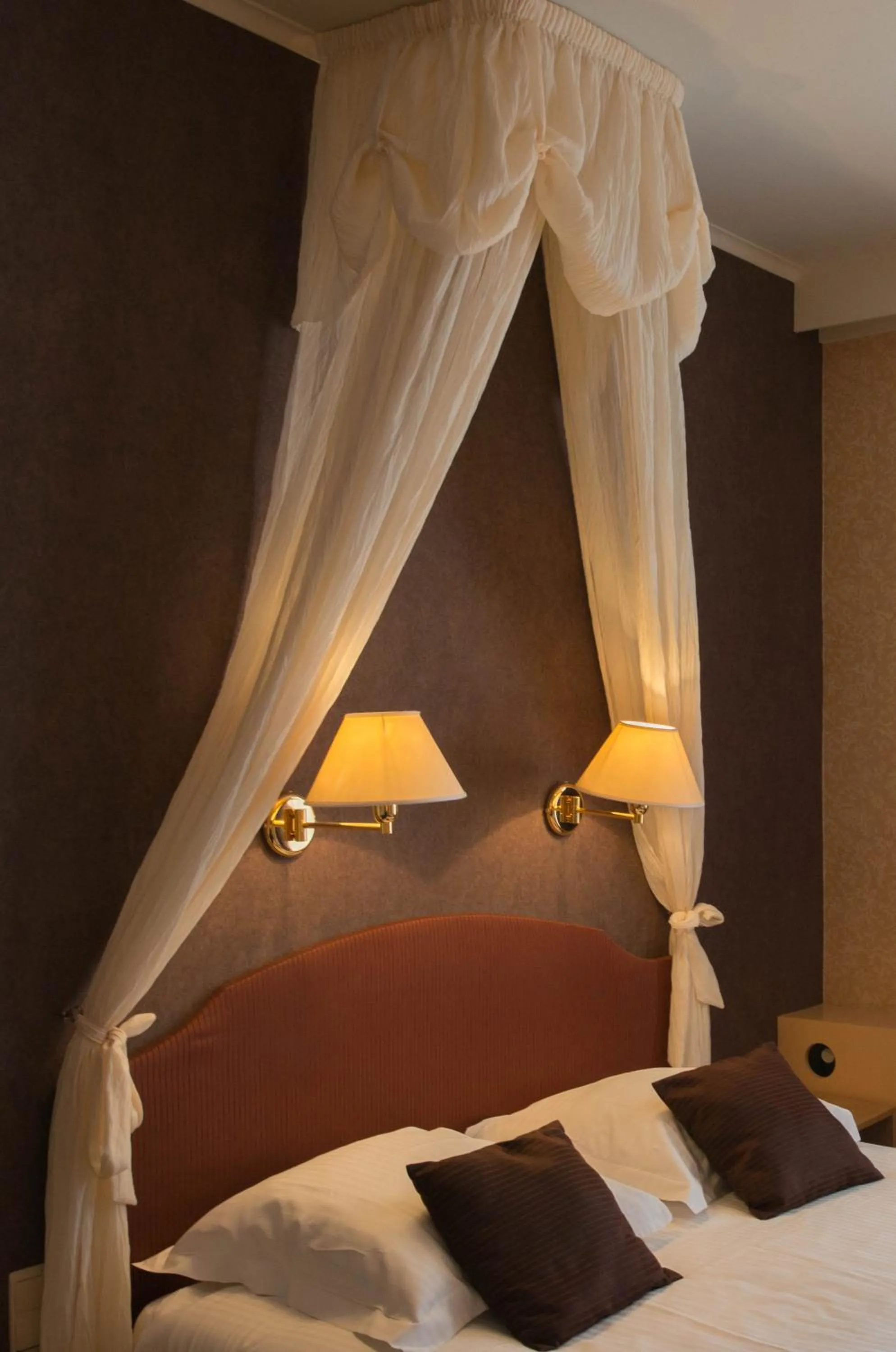 Decorative detail, Bed in Hotel Groeninghe