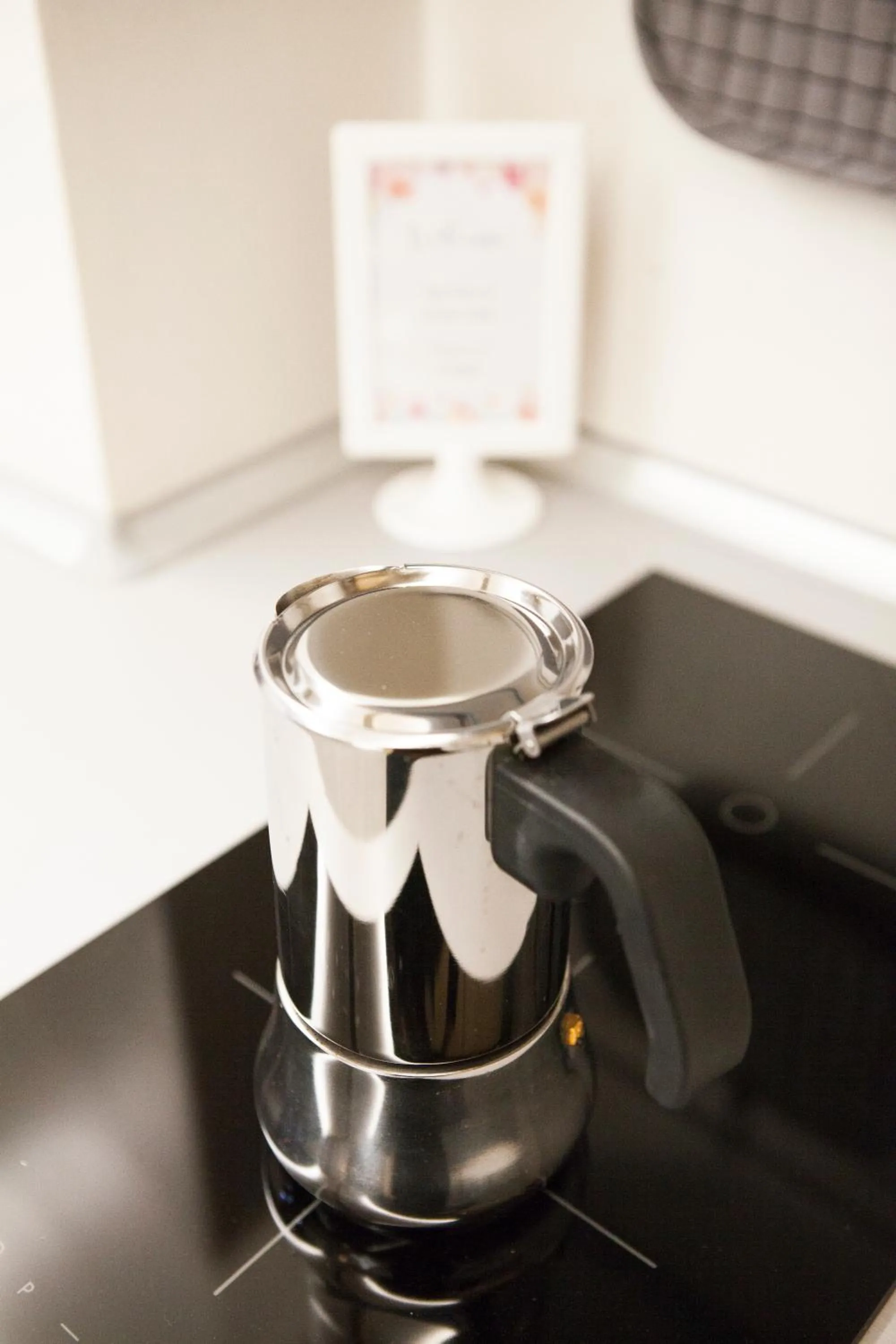 Coffee/tea facilities in Alessia's Flat - Mac Mahon