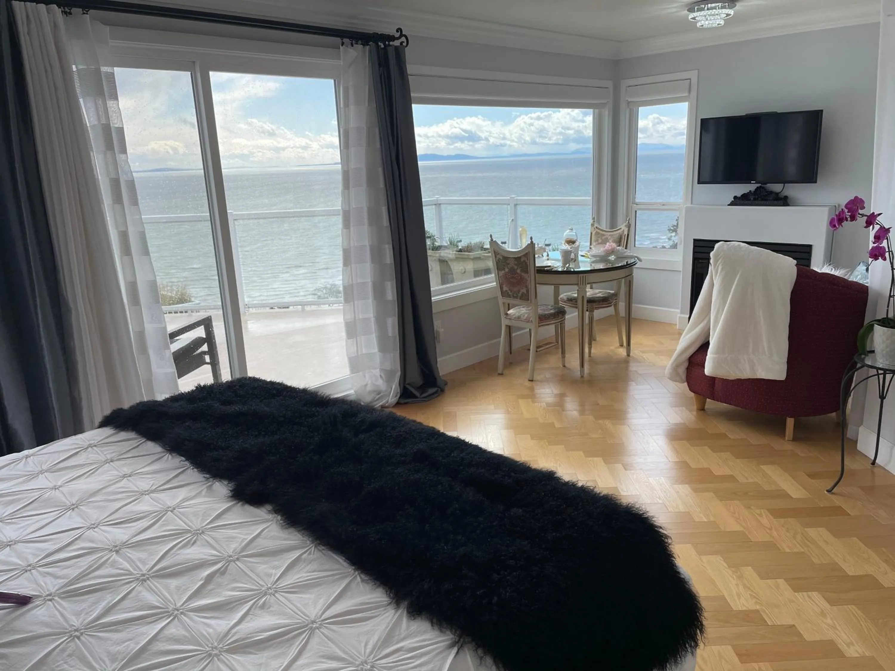 Natural landscape, Bed in Donna's Bed & Breakfast