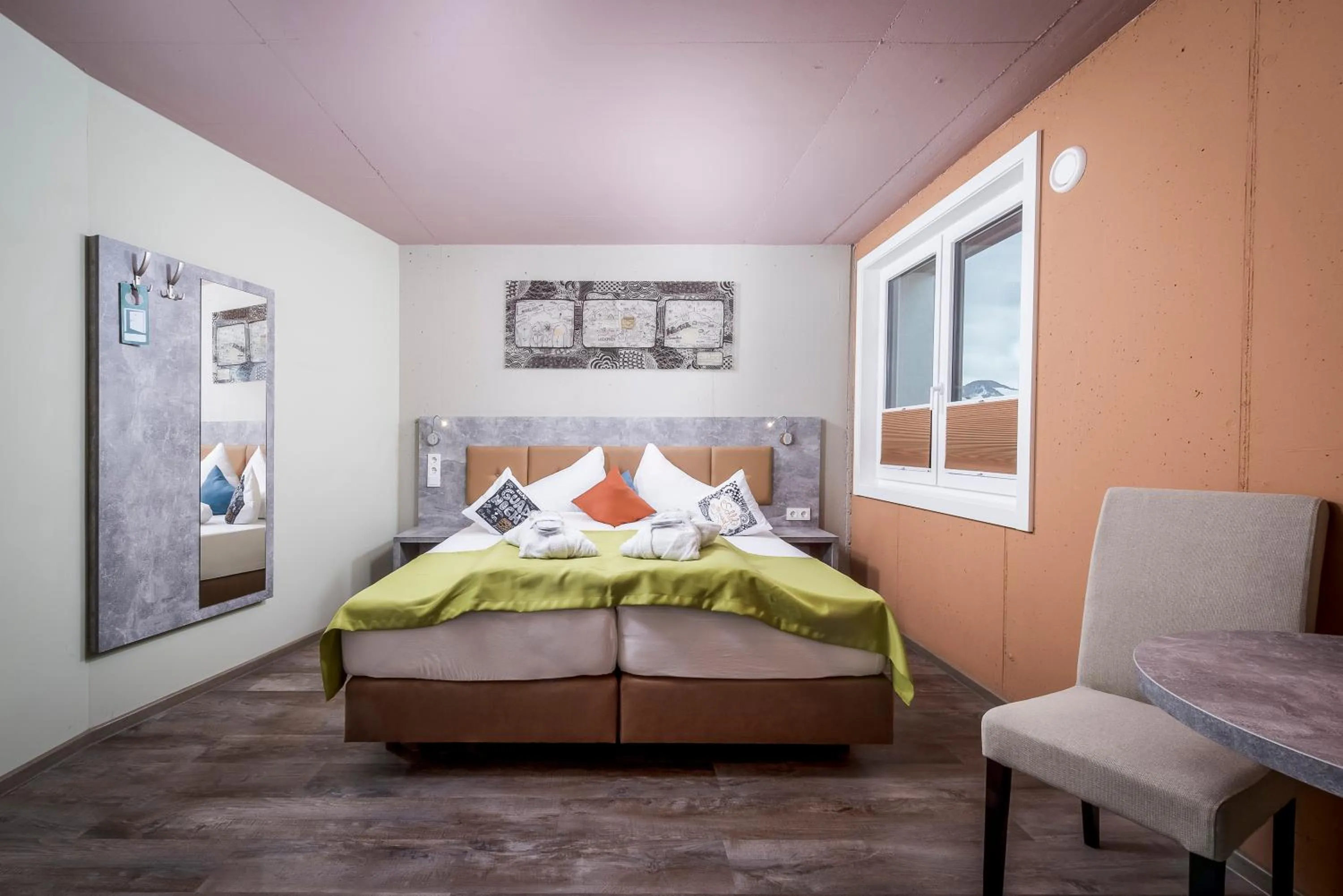 Photo of the whole room, Bed in Cubo Sport & Art Hotel