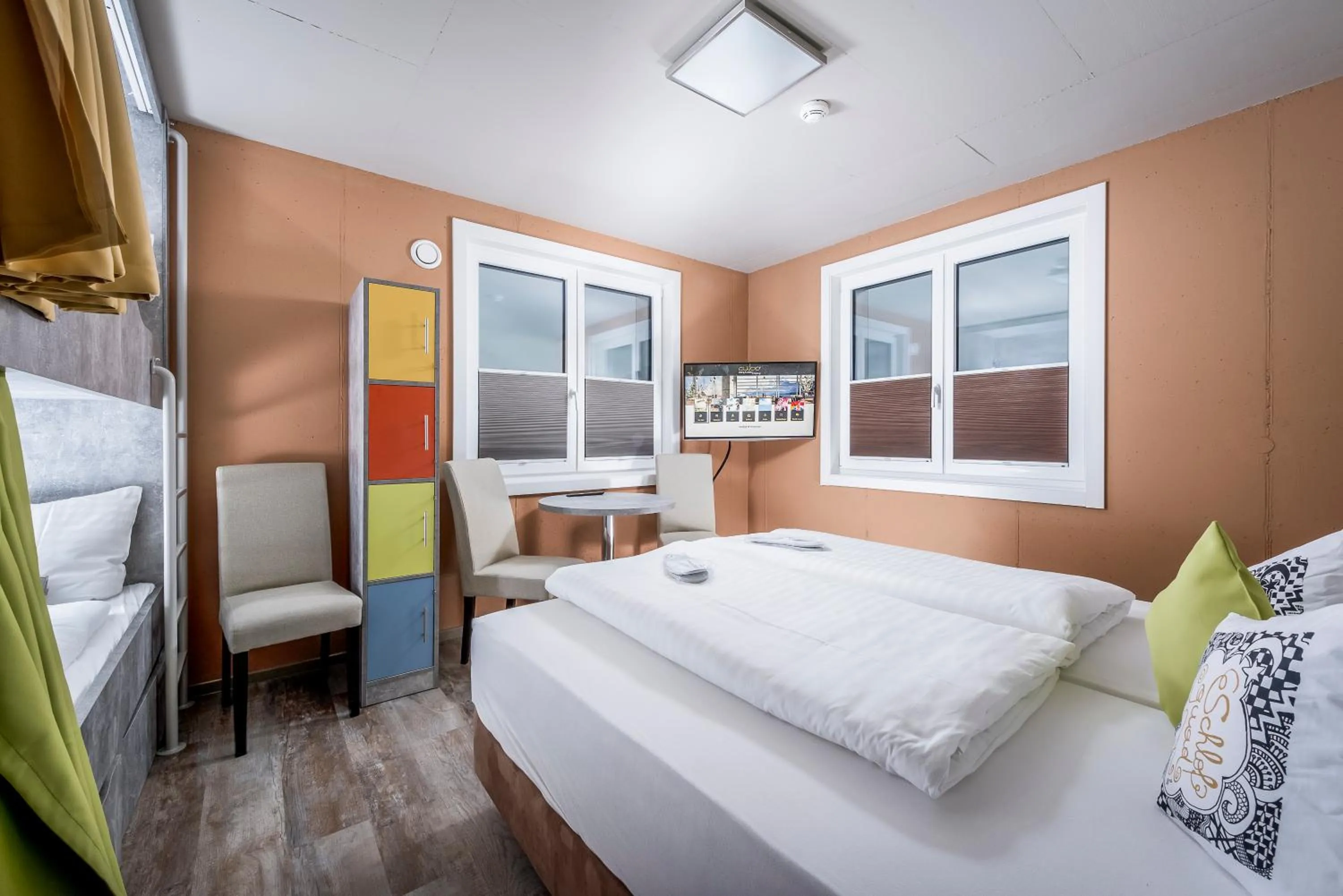 Photo of the whole room, Bed in Cubo Sport & Art Hotel