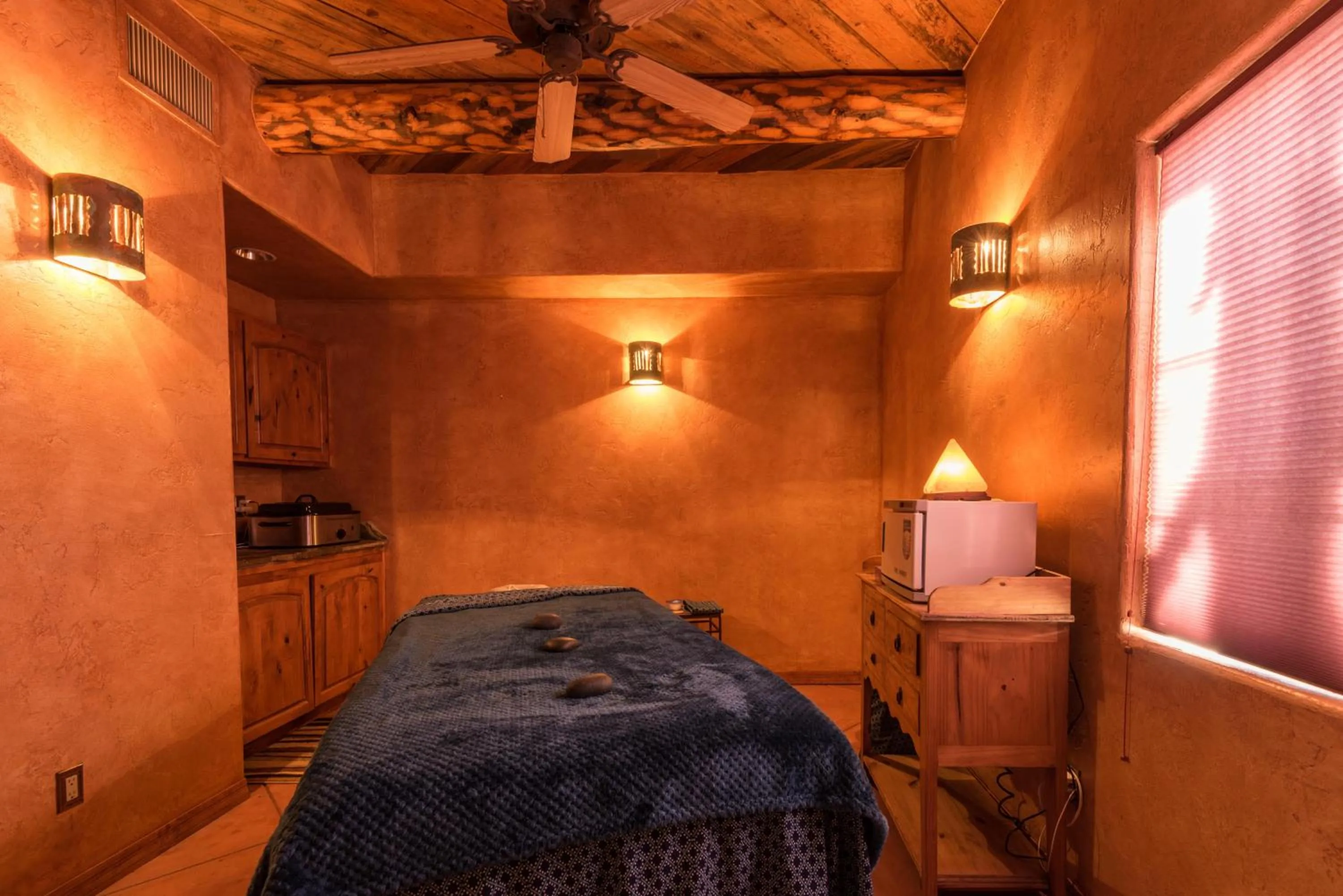 Massage, Bed in White Stallion Ranch
