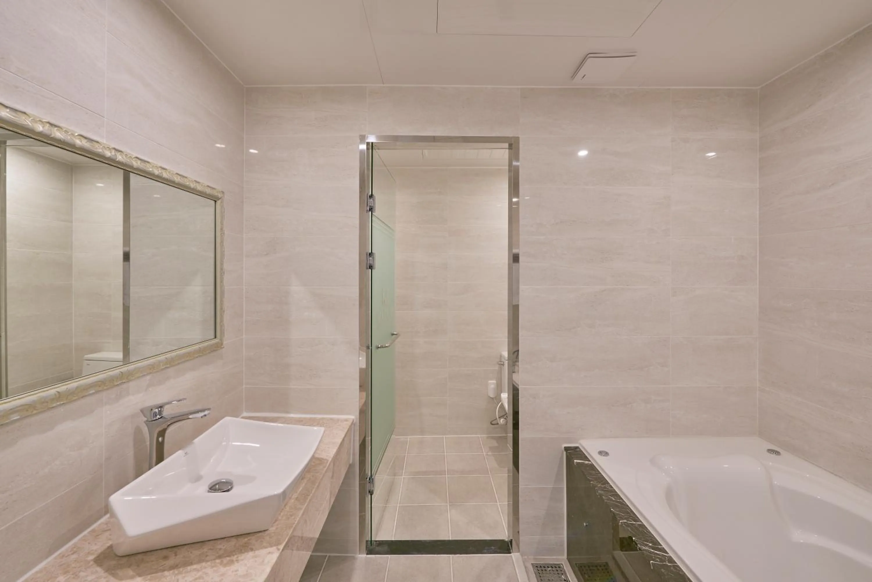 Bathroom in Gwangju Madrid Hotel