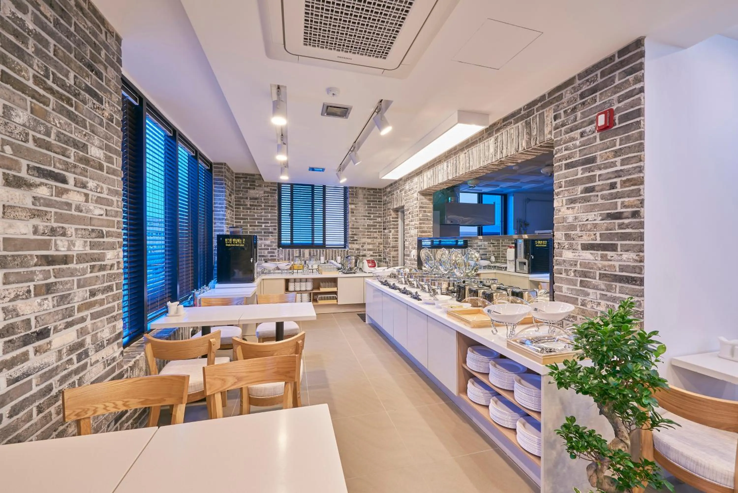 Restaurant/places to eat in Gwangju Madrid Hotel