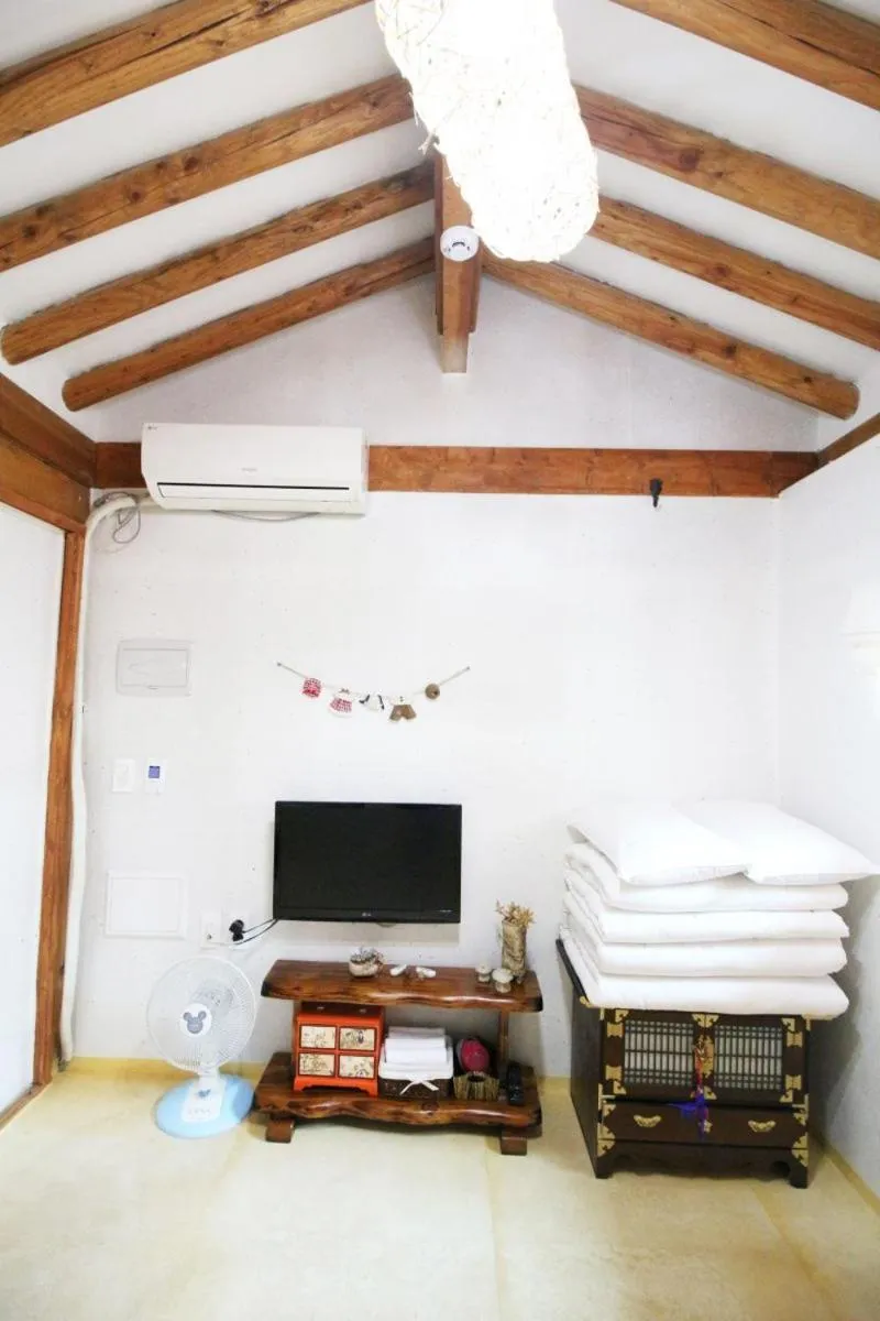 Decorative detail in Sori poonggyung