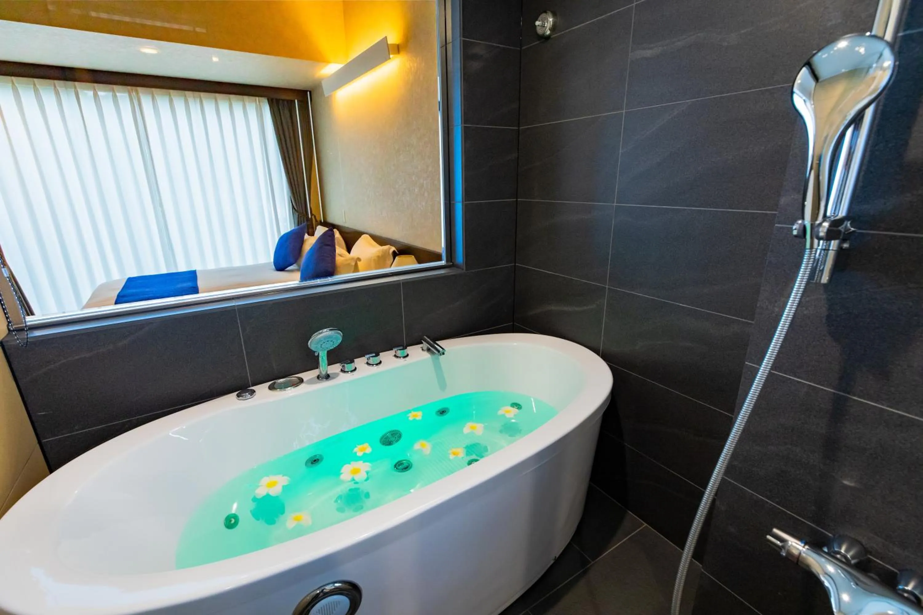 Shower in Kerama Terrace