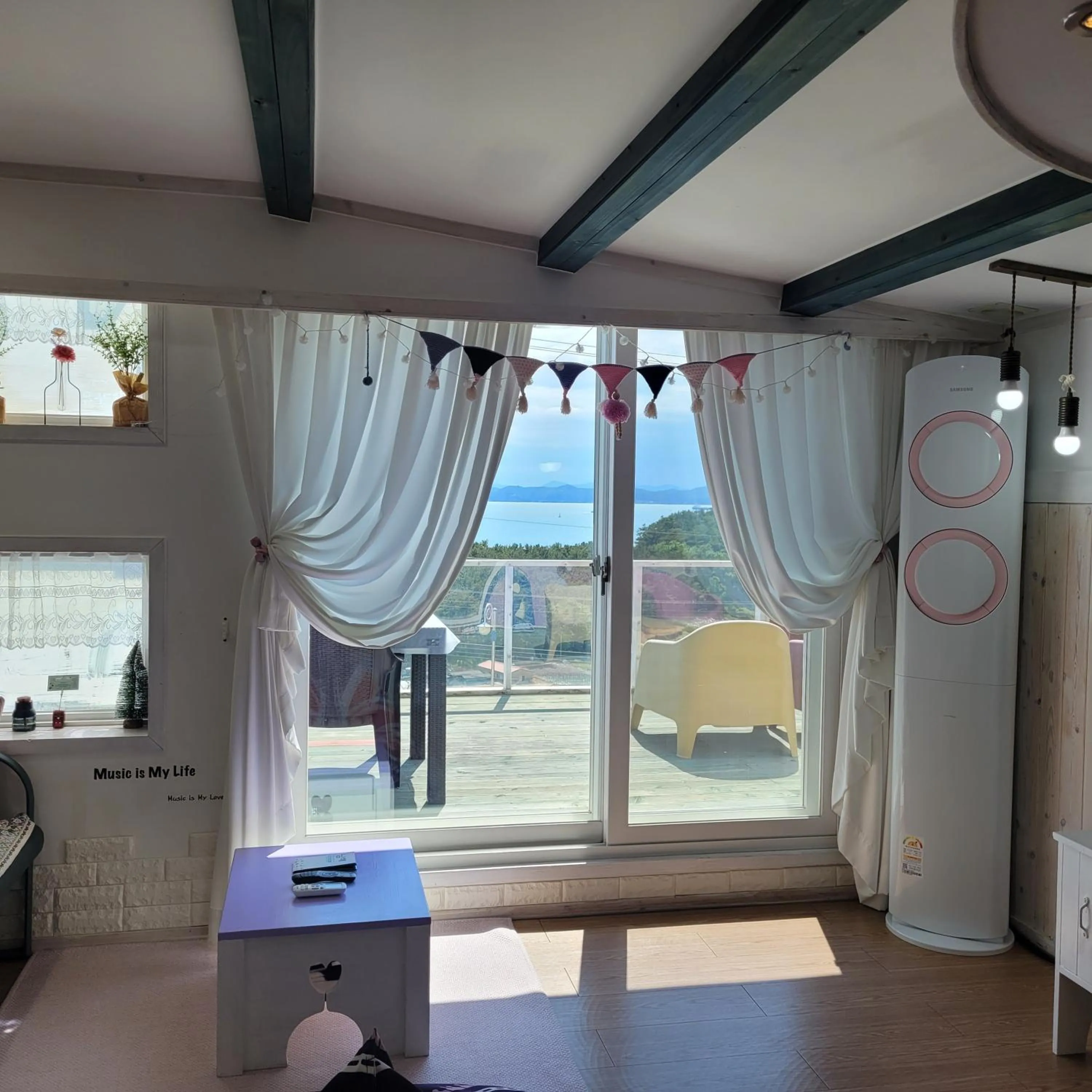 Living room, Bed in Soulmate Pension