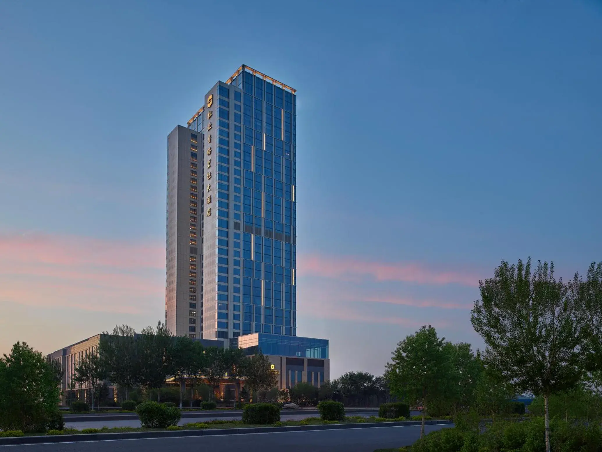 Facade/entrance in Shangri-La Songbei, Harbin Facade/entrance in Shangri-La Songbei, Harbin