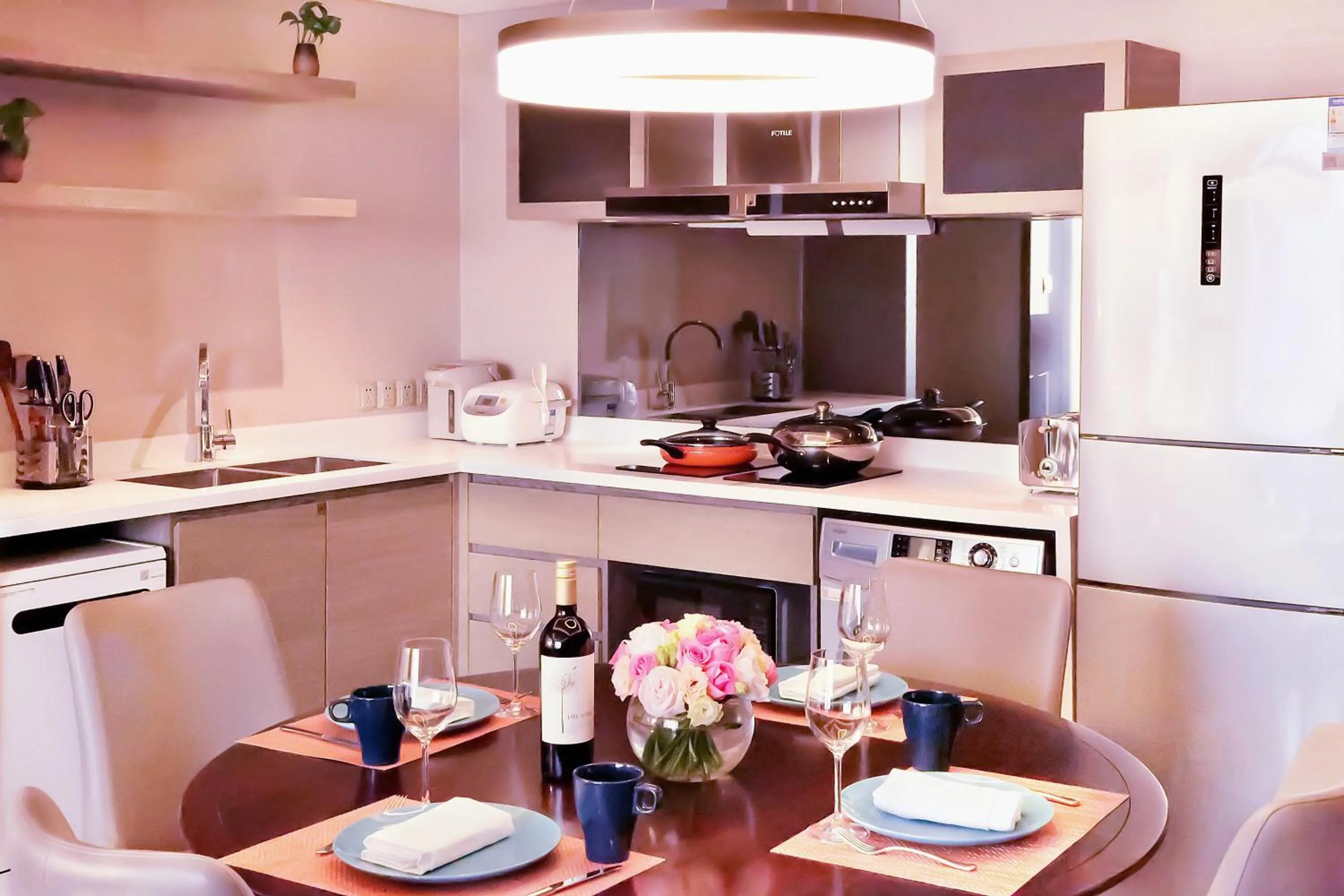 Kitchen or kitchenette in Shangri-La Songbei, Harbin