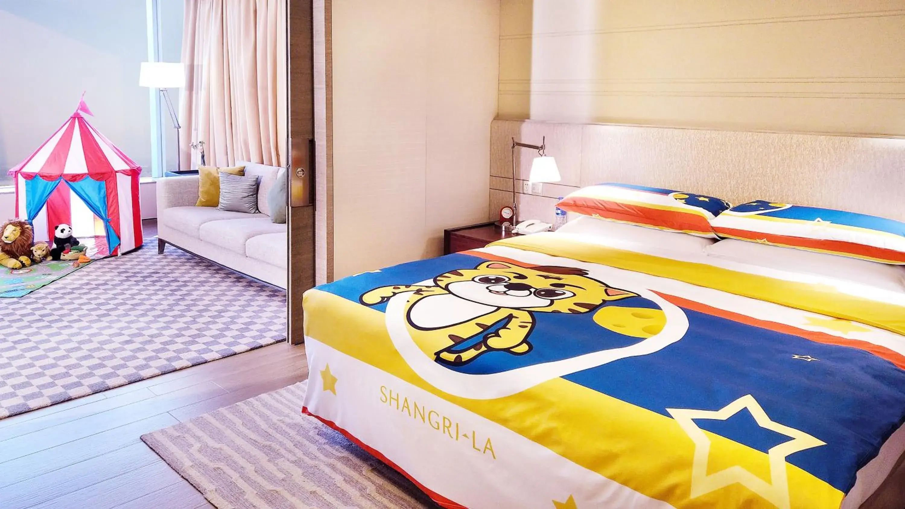 Bedroom, Bed in Shangri-La Songbei, Harbin Bedroom, Bed in Shangri-La Songbei, Harbin