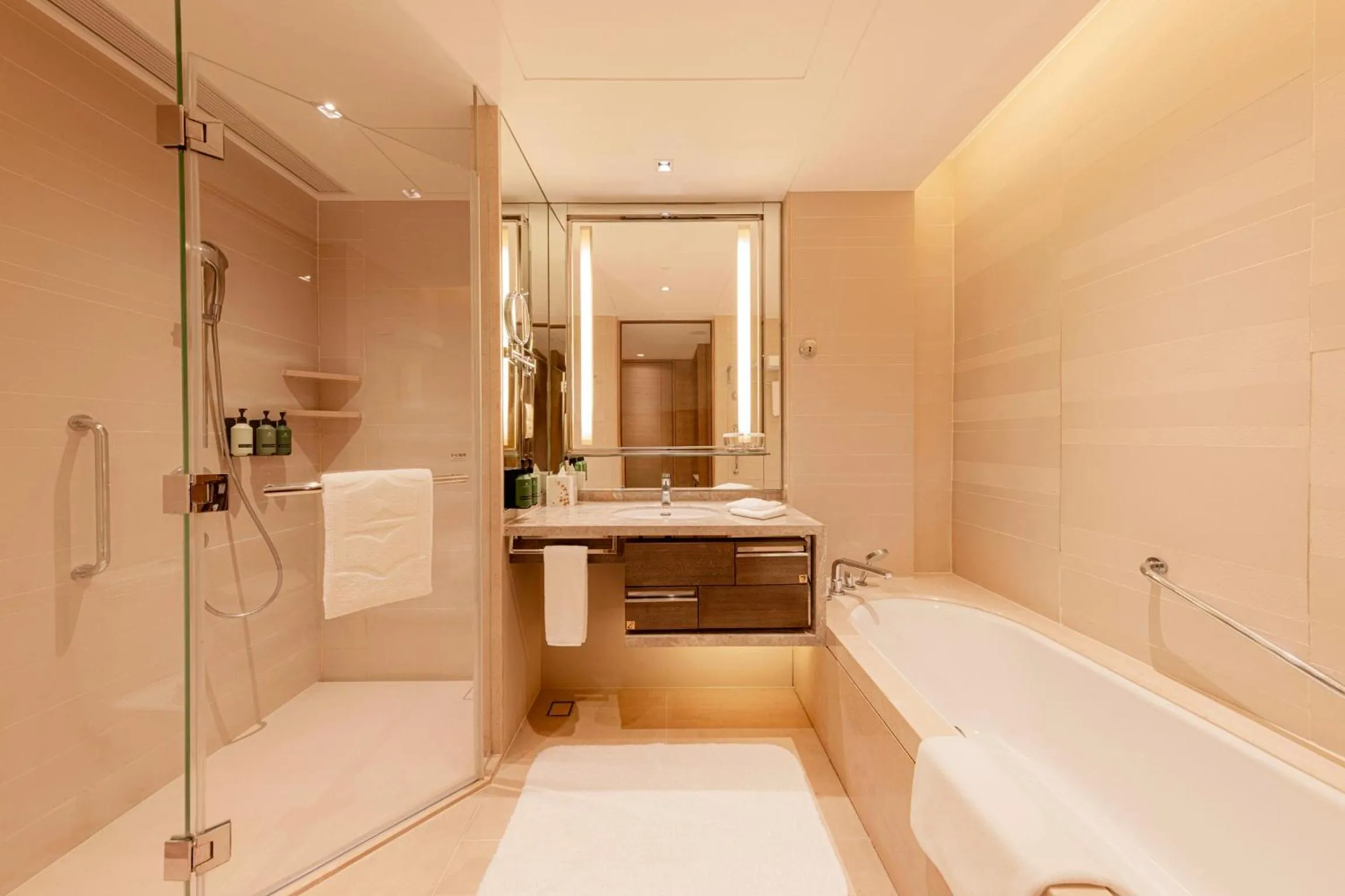 Toilet in Shangri-La Songbei, Harbin