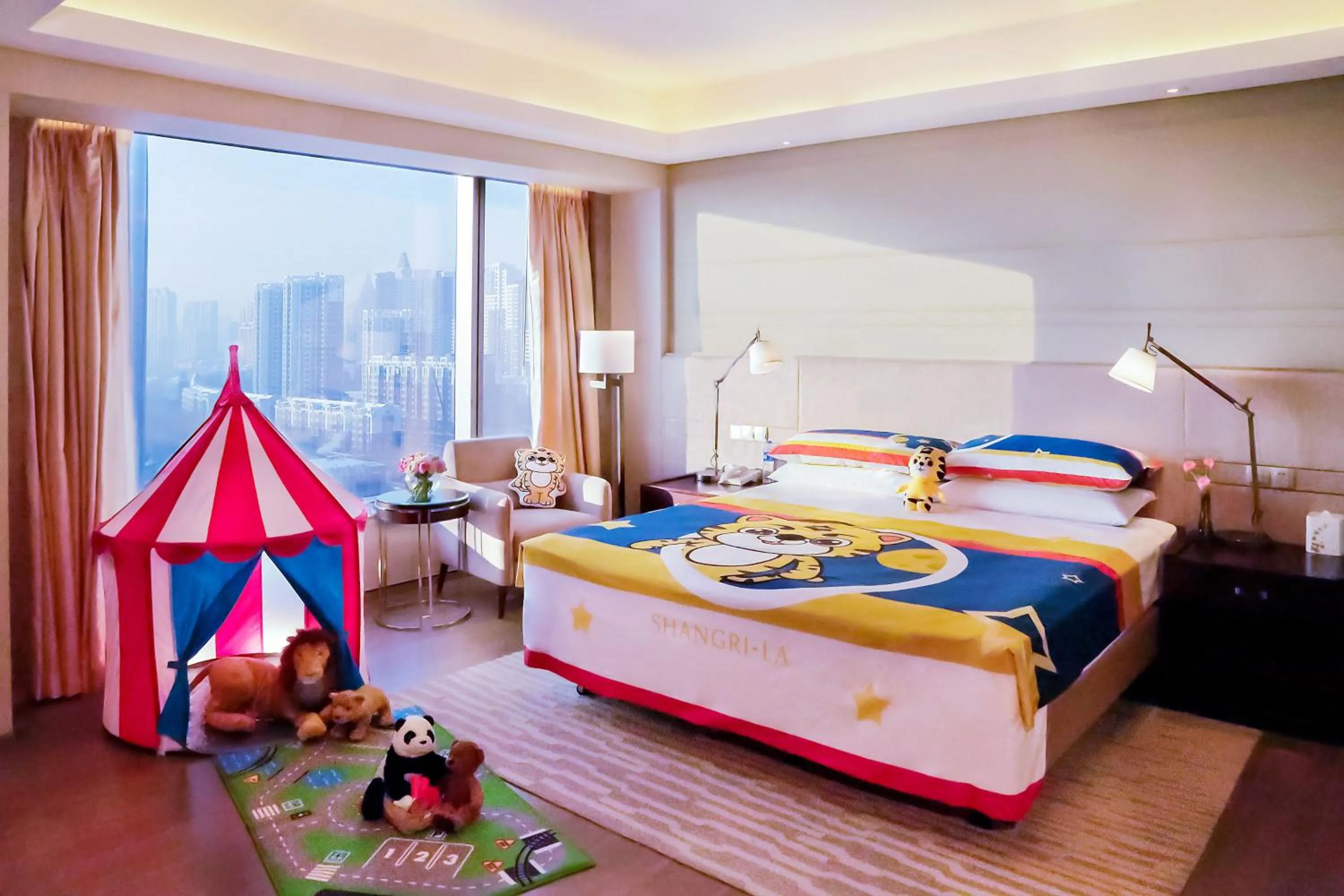 Photo of the whole room, Bed in Shangri-La Songbei, Harbin