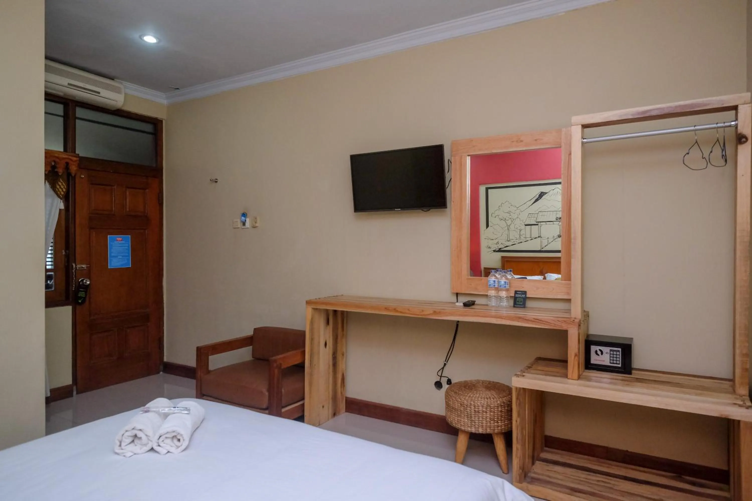 Bedroom, Bed in Urbanview Hotel Syariah Wisnugraha by RedDoorz