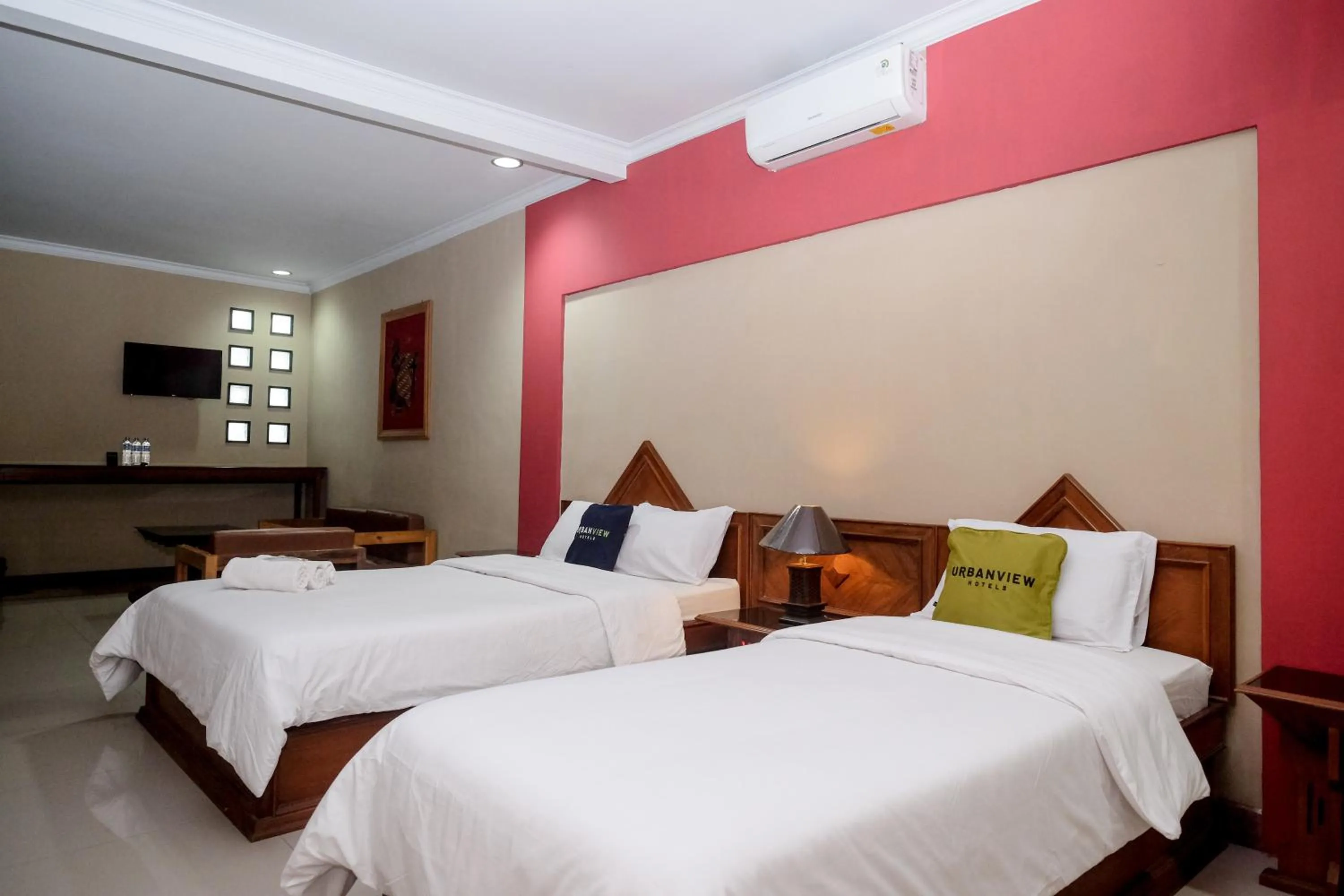 Bedroom, Bed in Urbanview Hotel Syariah Wisnugraha by RedDoorz