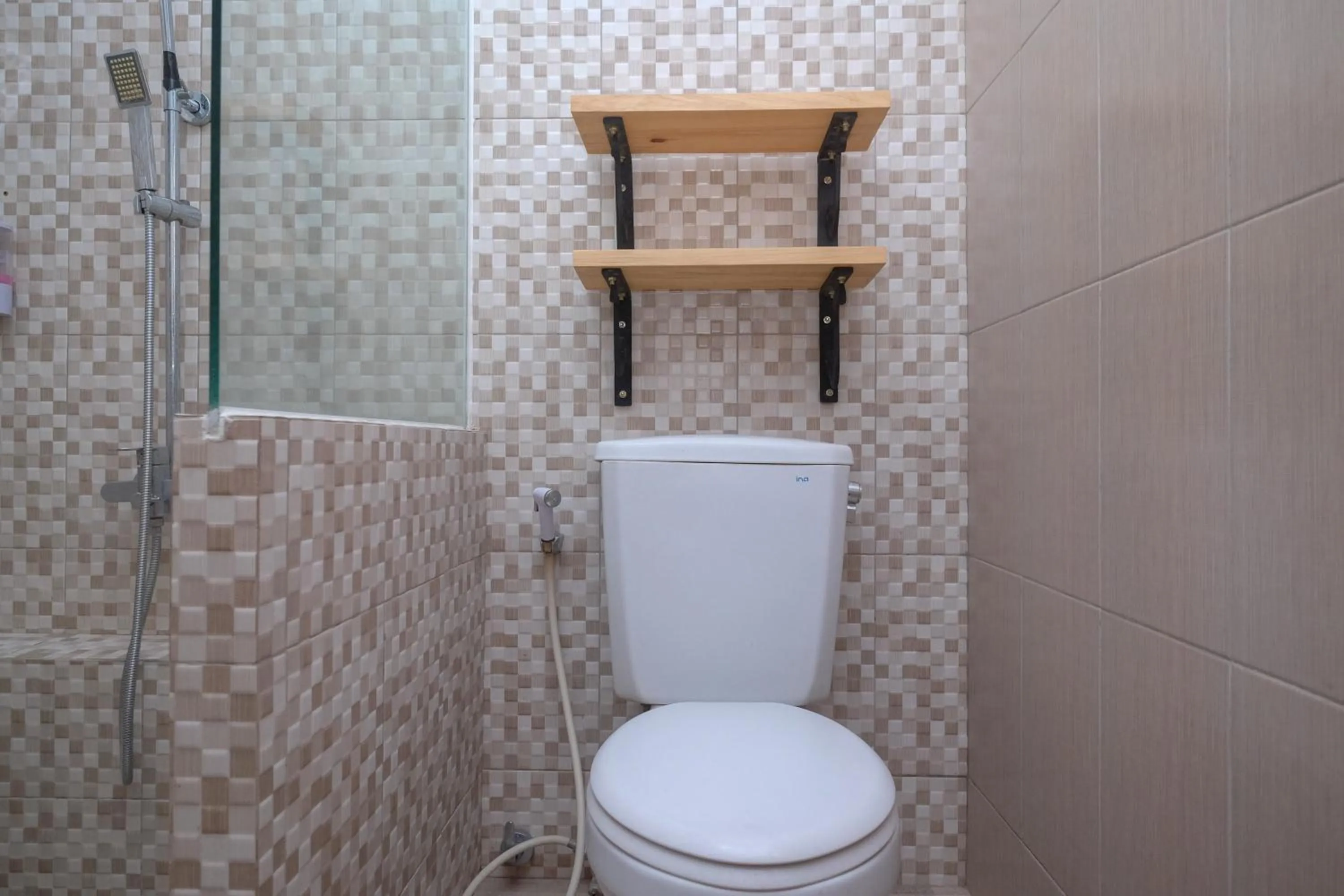 Bathroom in Urbanview Hotel Syariah Wisnugraha by RedDoorz