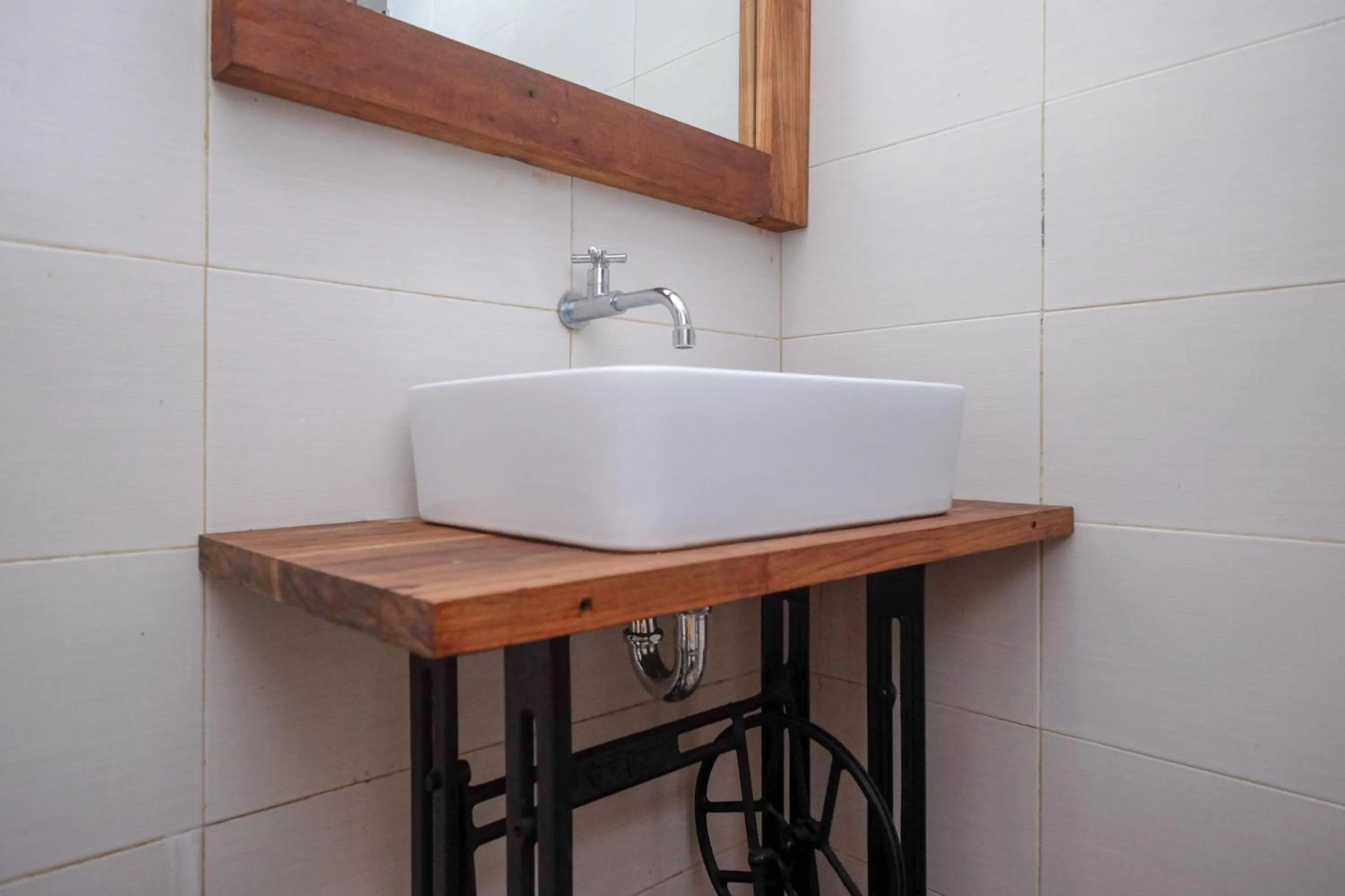 Bathroom in Urbanview Hotel Syariah Wisnugraha by RedDoorz