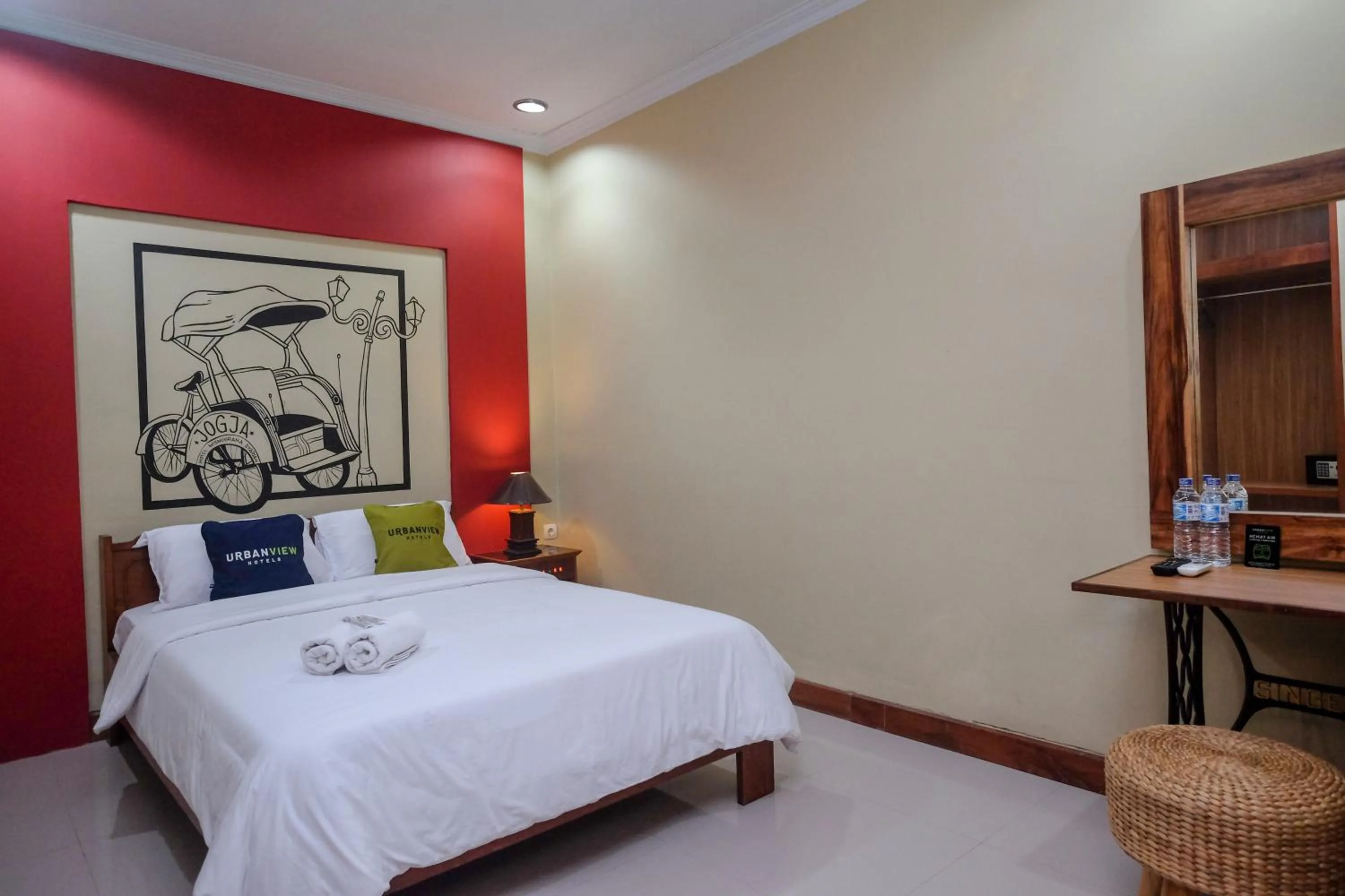 Bedroom, Bed in Urbanview Hotel Syariah Wisnugraha by RedDoorz