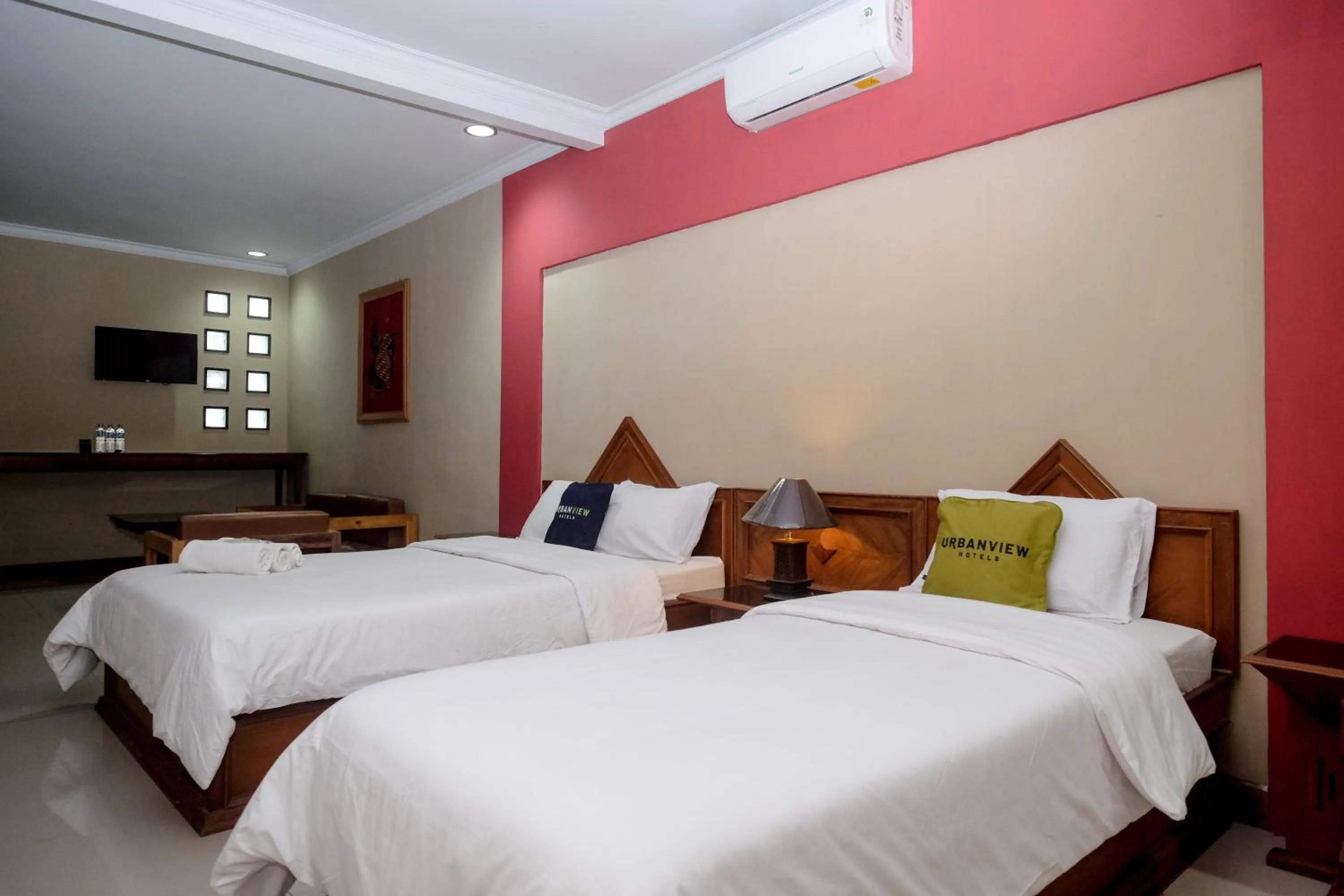 Bedroom, Bed in Urbanview Hotel Syariah Wisnugraha by RedDoorz