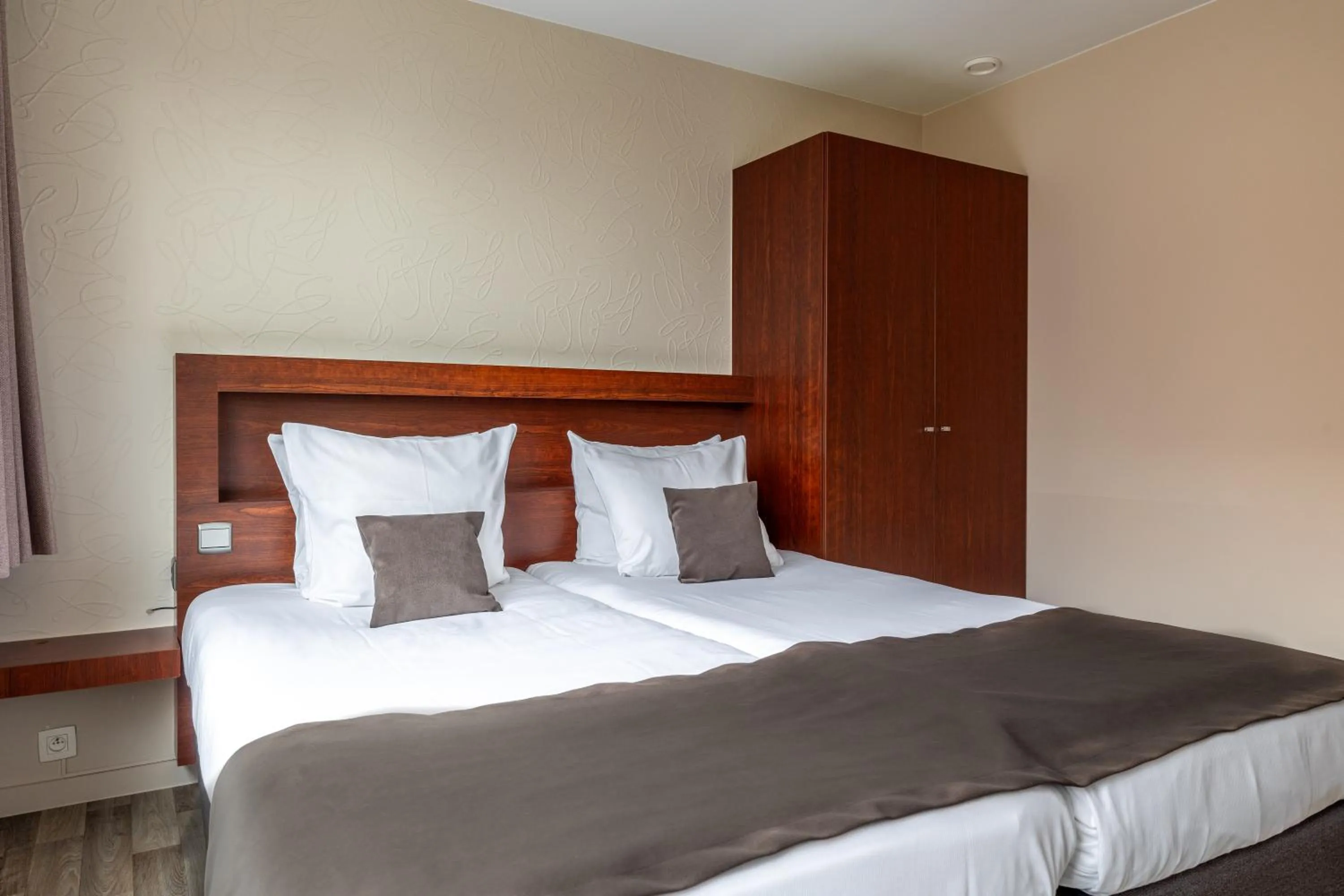 Photo of the whole room, Bed in Hotel Olympia in Bruges