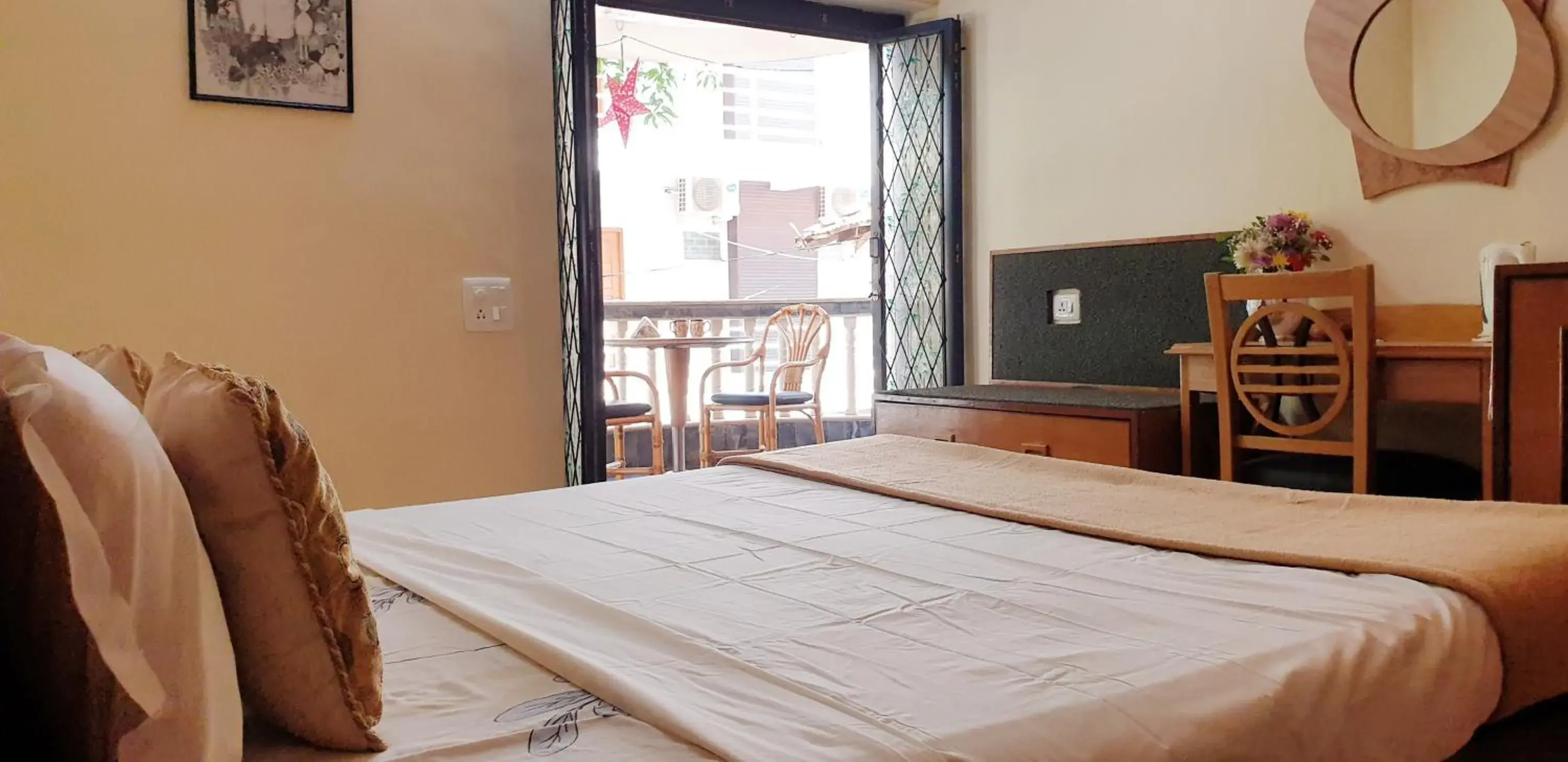 Photo of the whole room, Bed in Mama Mids Home Photo of the whole room, Bed in Mama Mids Home