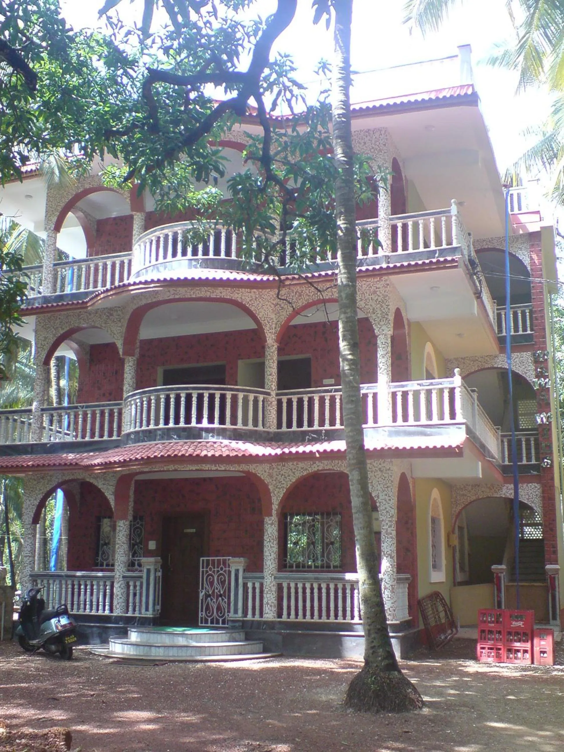 Facade/entrance in Mama Mids Home