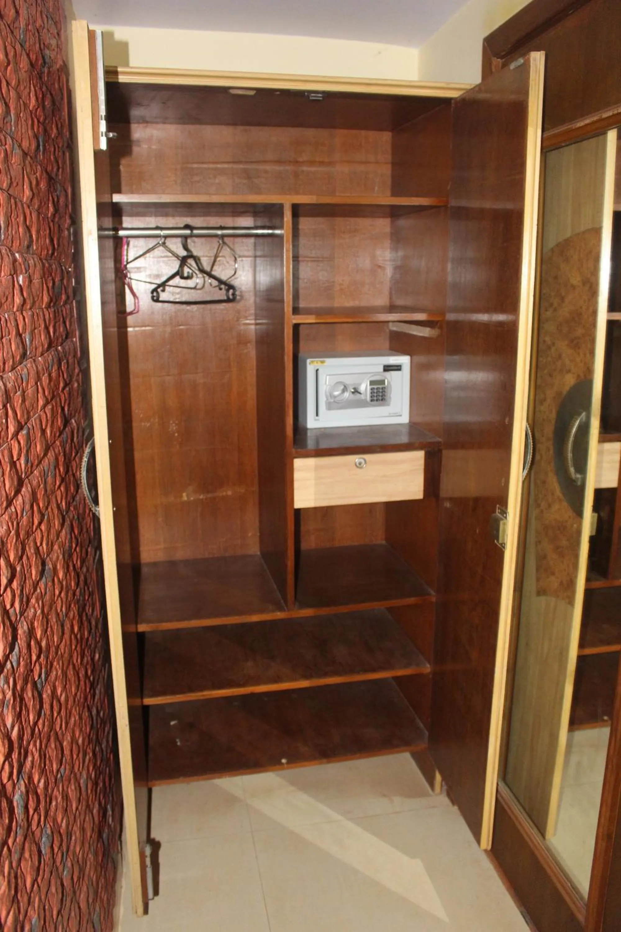 Area and facilities in Mama Mids Home