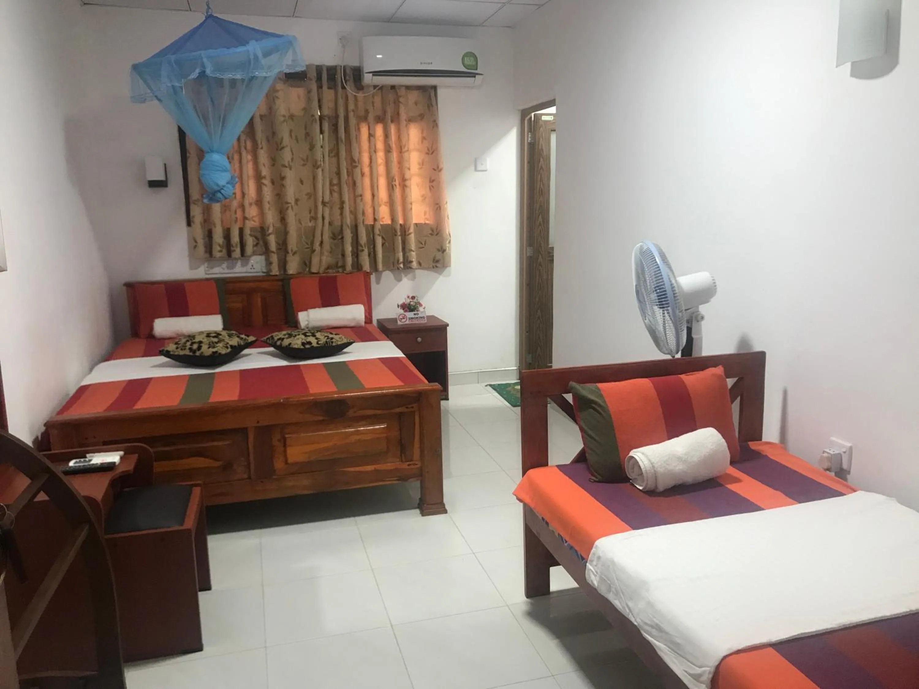 cot in Hotel Camorich