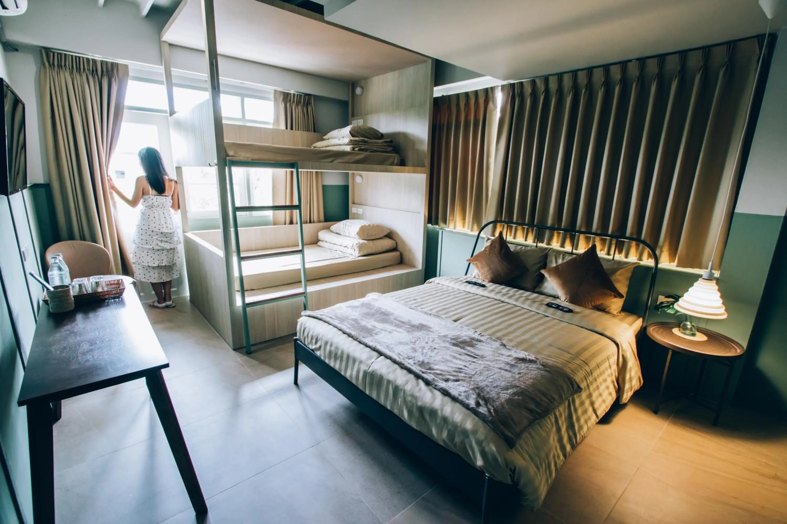 Balcony/Terrace, Bed in Muan Hotel