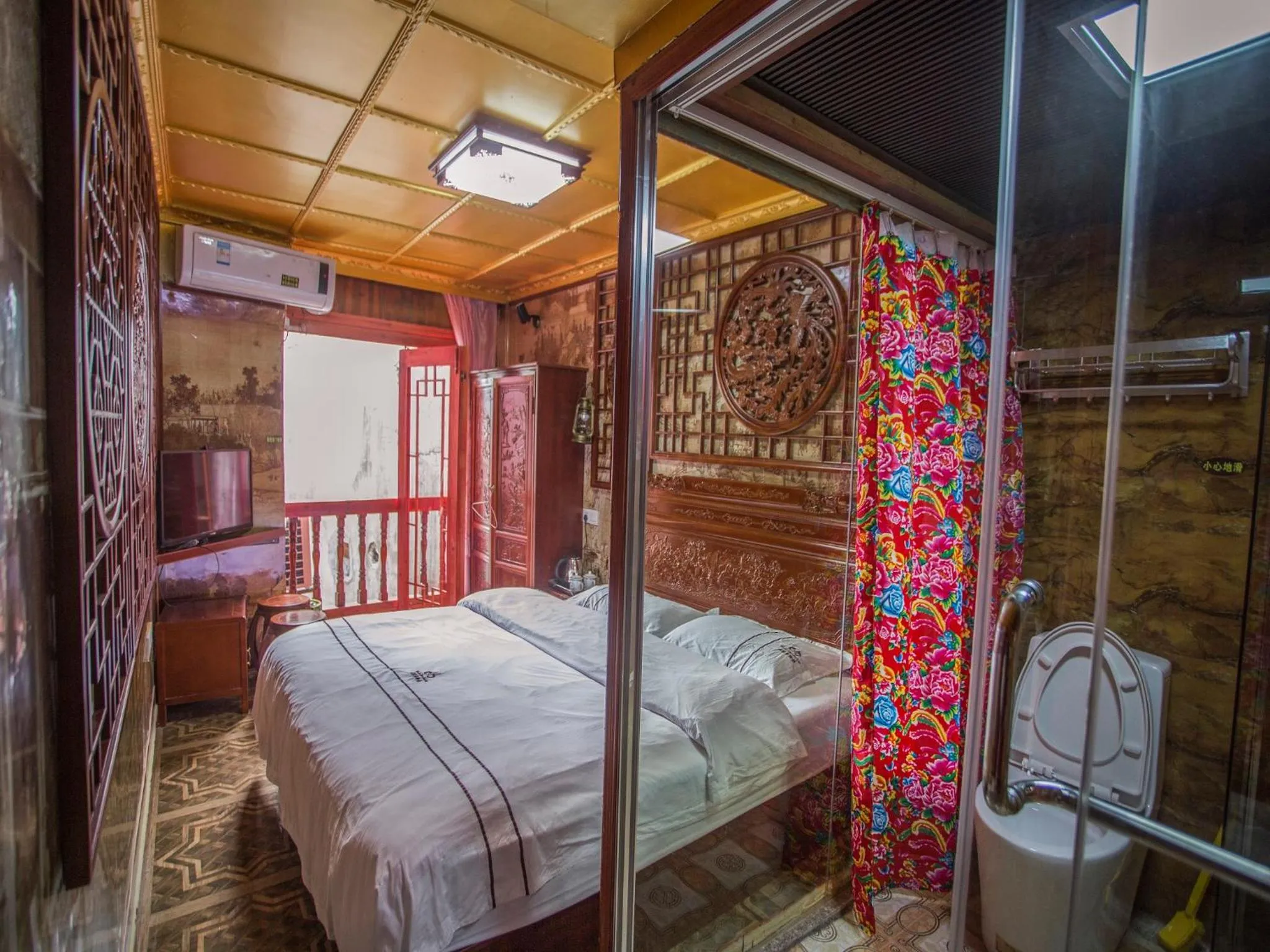 On site, Bed in LQJ Riverside Guest House