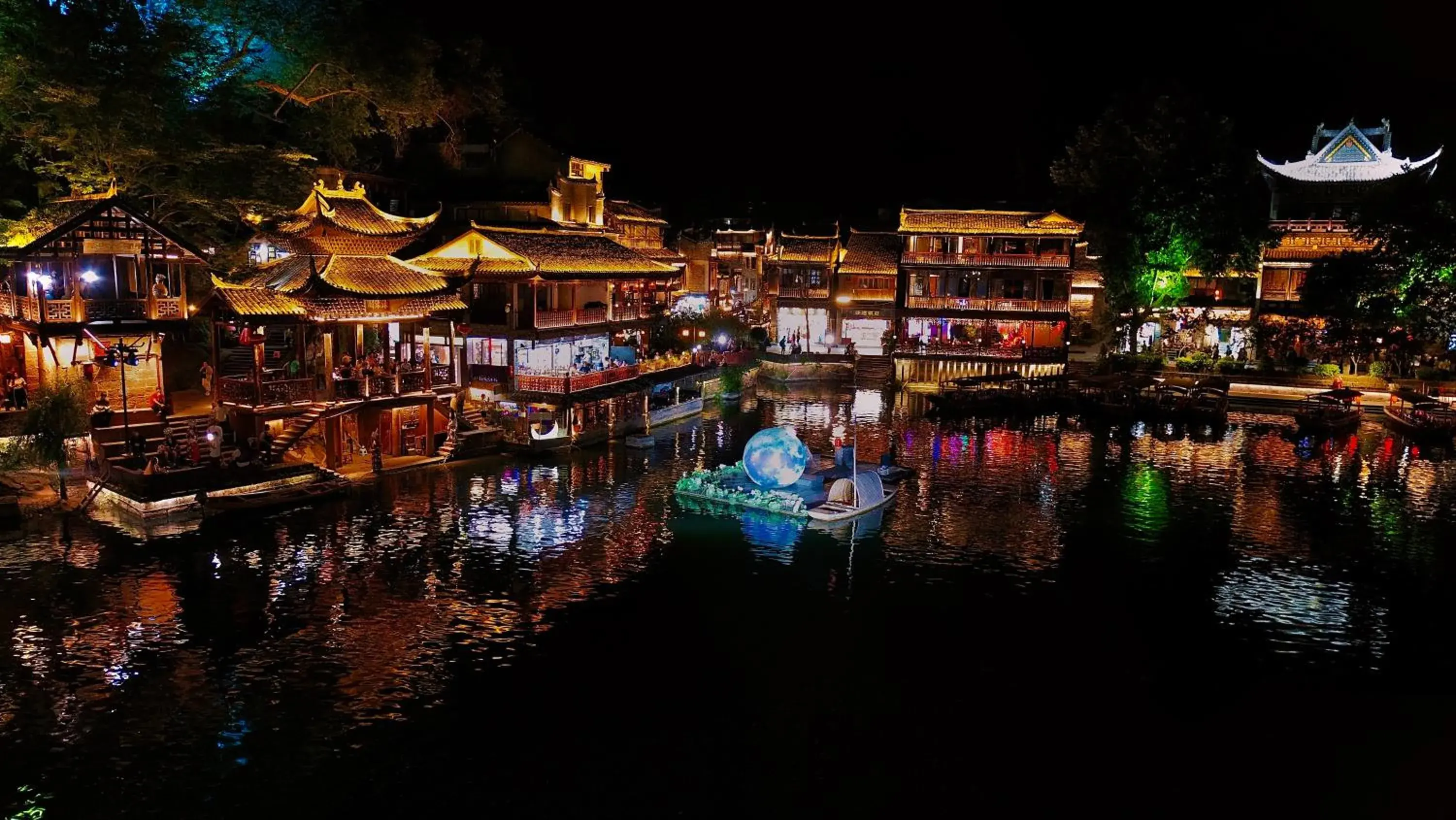 Deluxe Double Room with Balcony in LQJ Riverside Guest House Deluxe Double Room with Balcony in LQJ Riverside Guest House