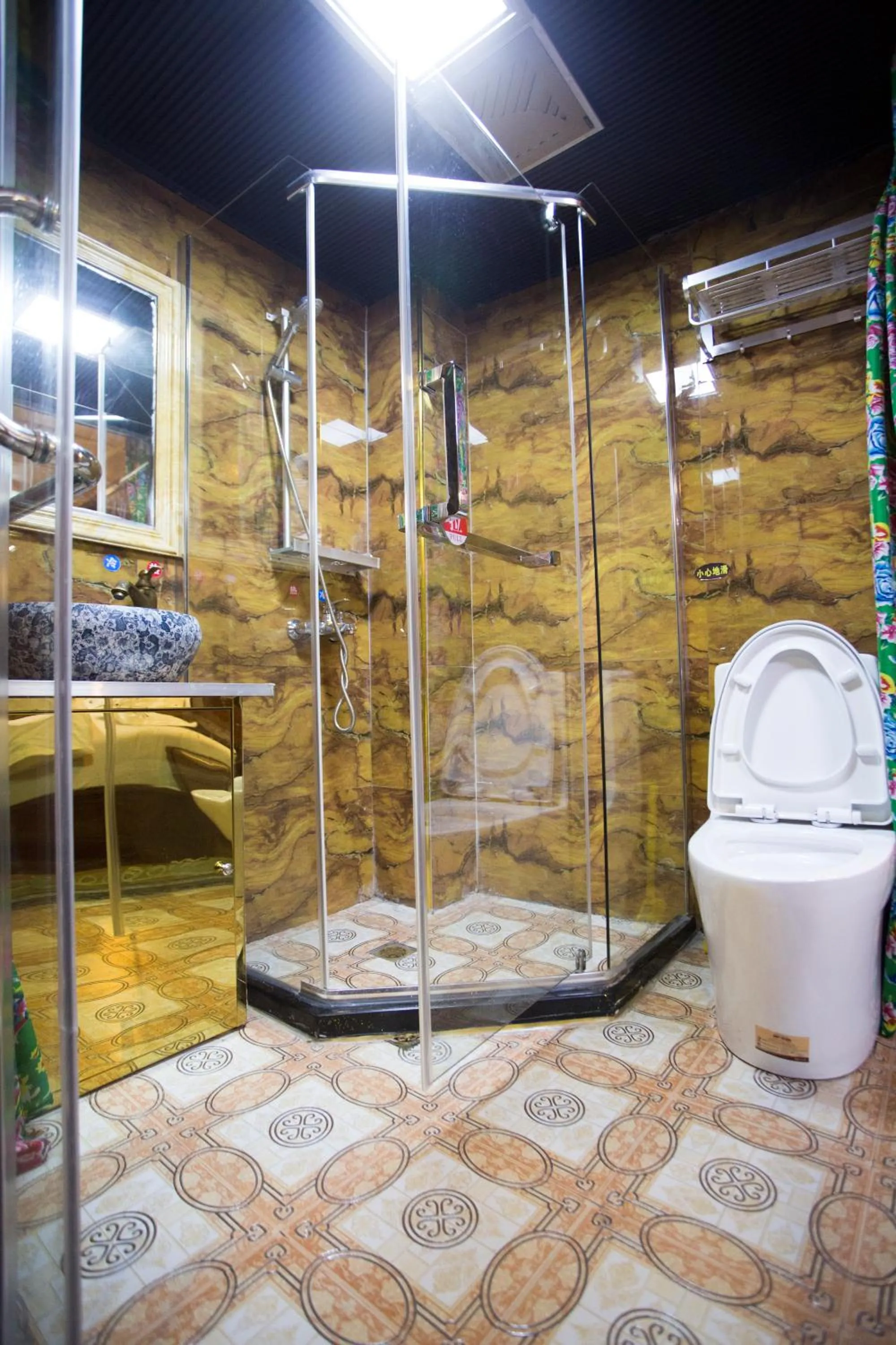 Bathroom in LQJ Riverside Guest House