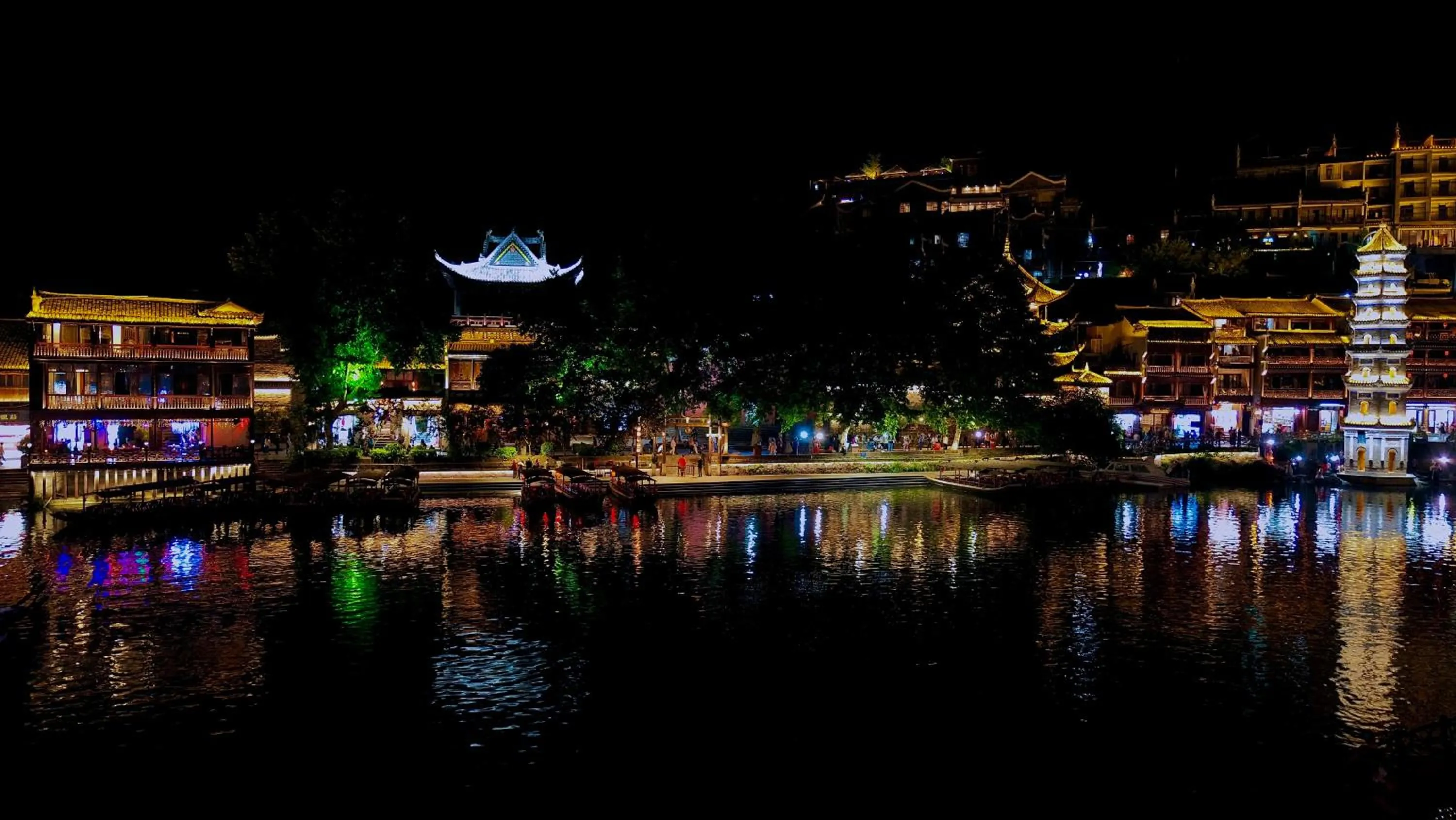 LQJ Riverside Guest House