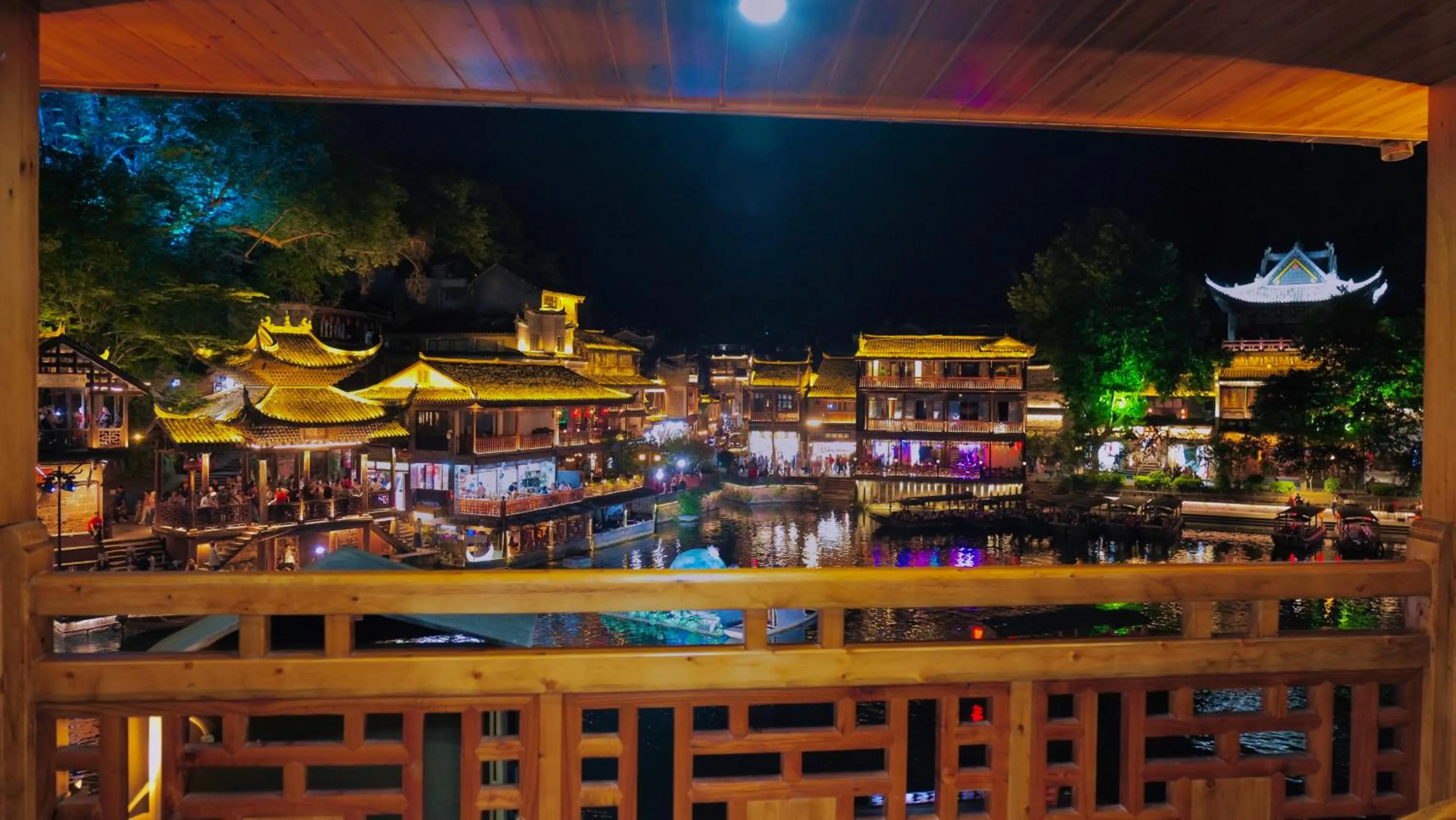 LQJ Riverside Guest House