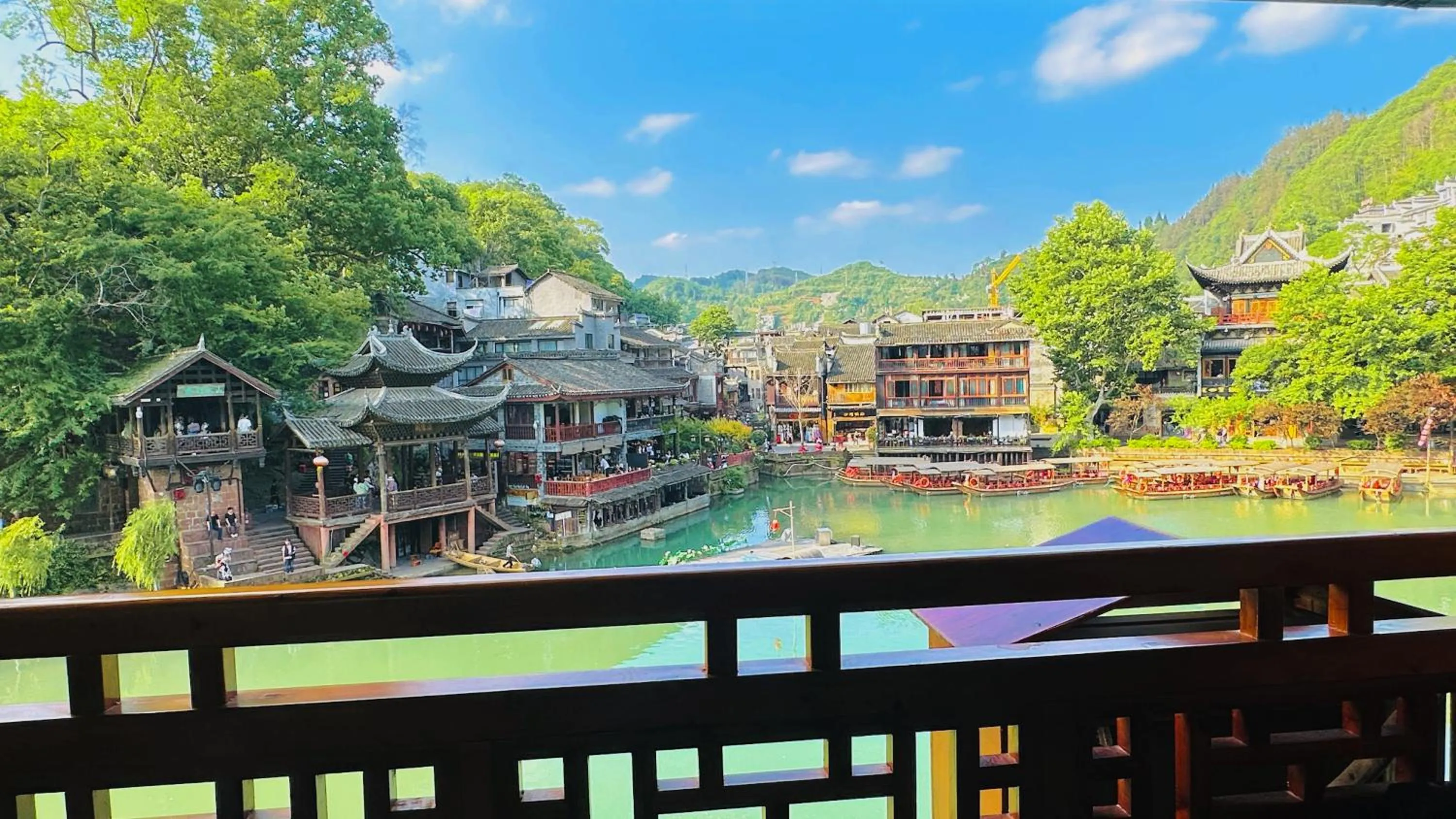 LQJ Riverside Guest House