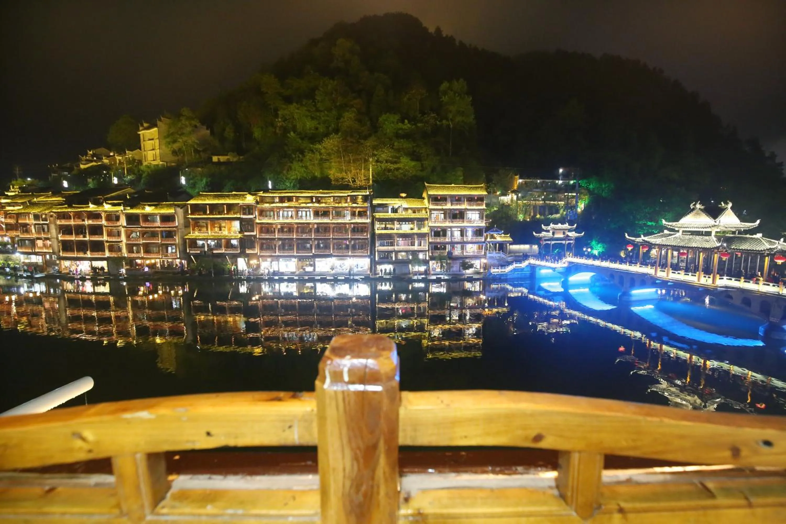 LQJ Riverside Guest House