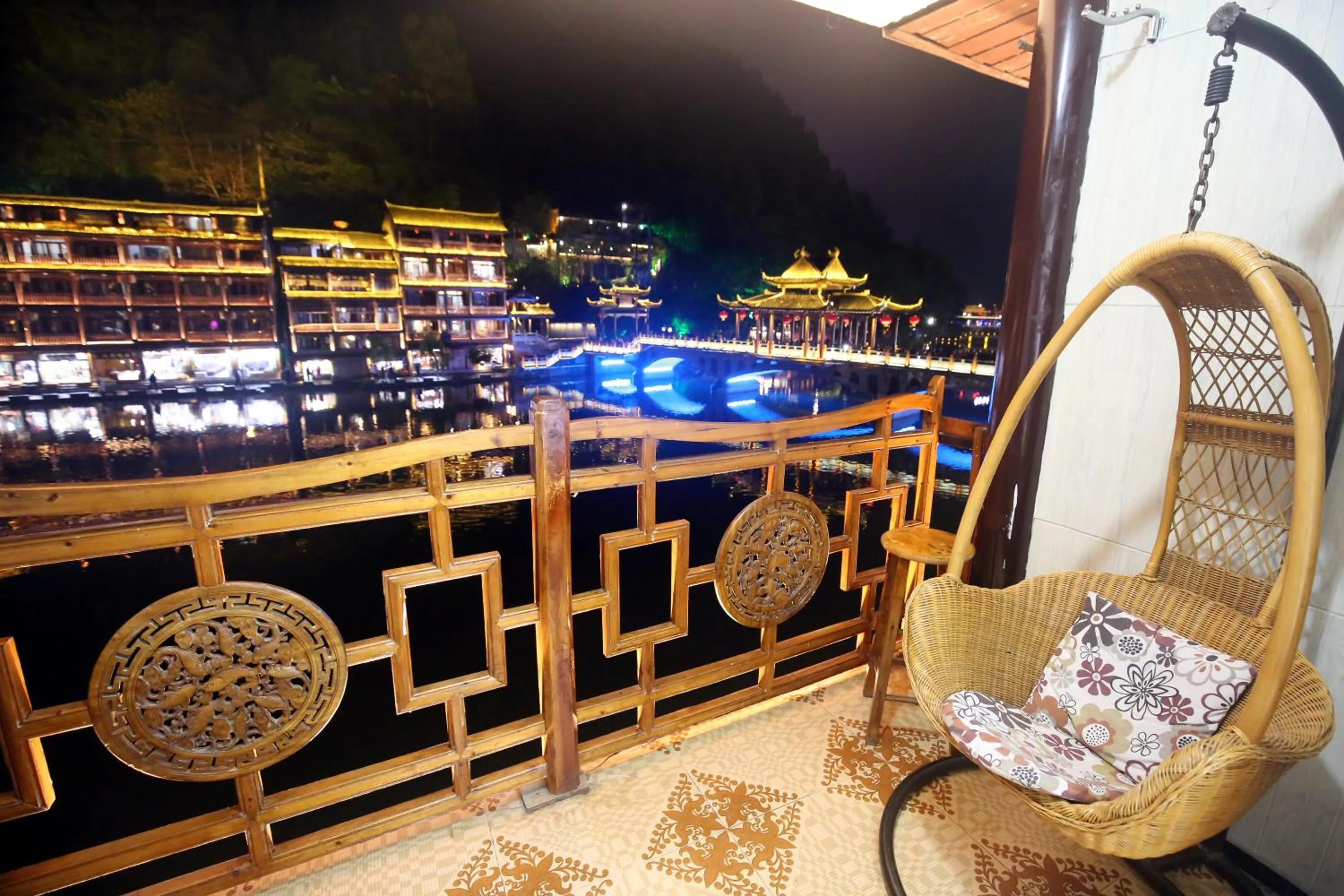 LQJ Riverside Guest House