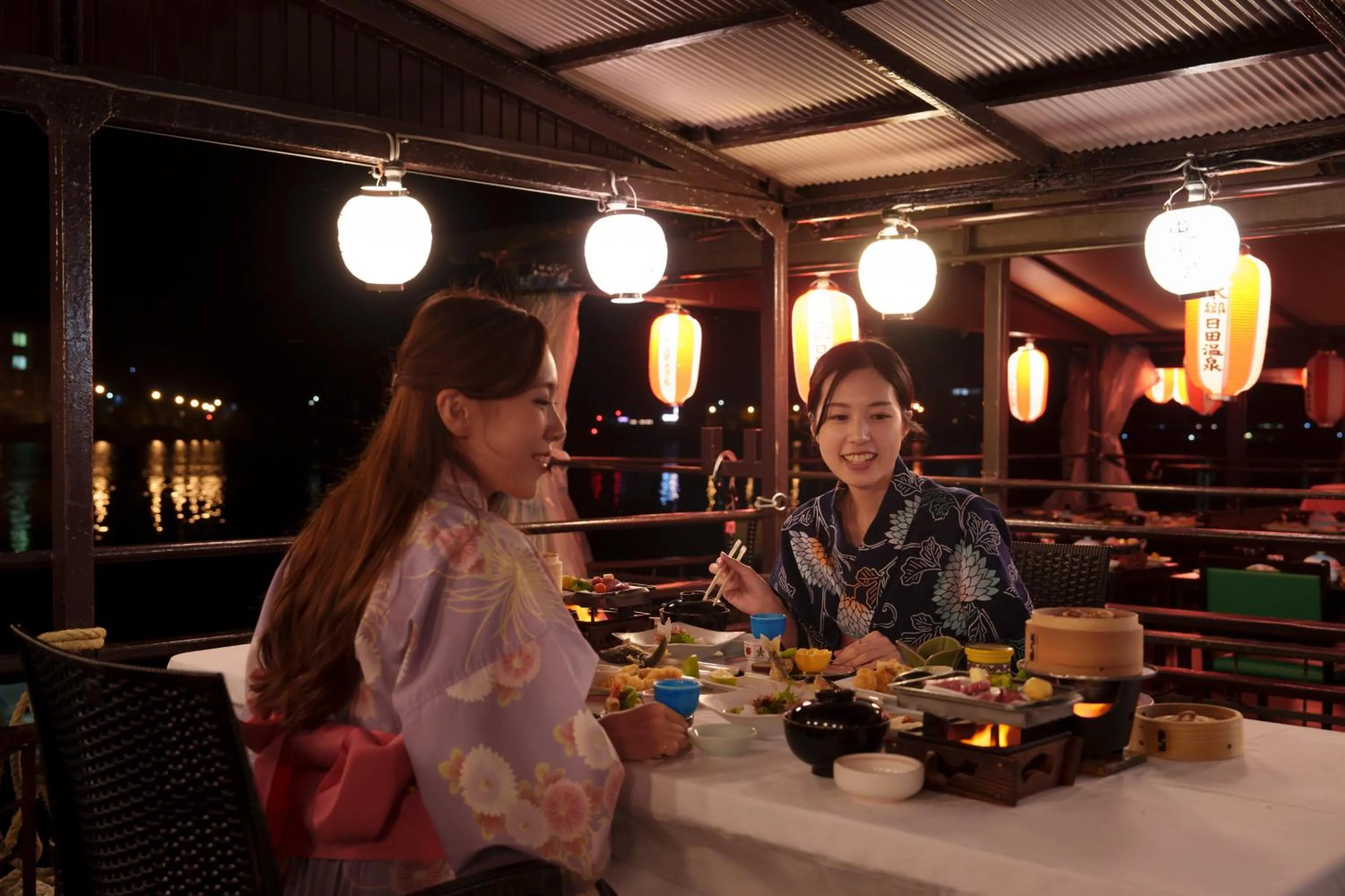 Evening entertainment in Hita Onsen Kizantei Hotel