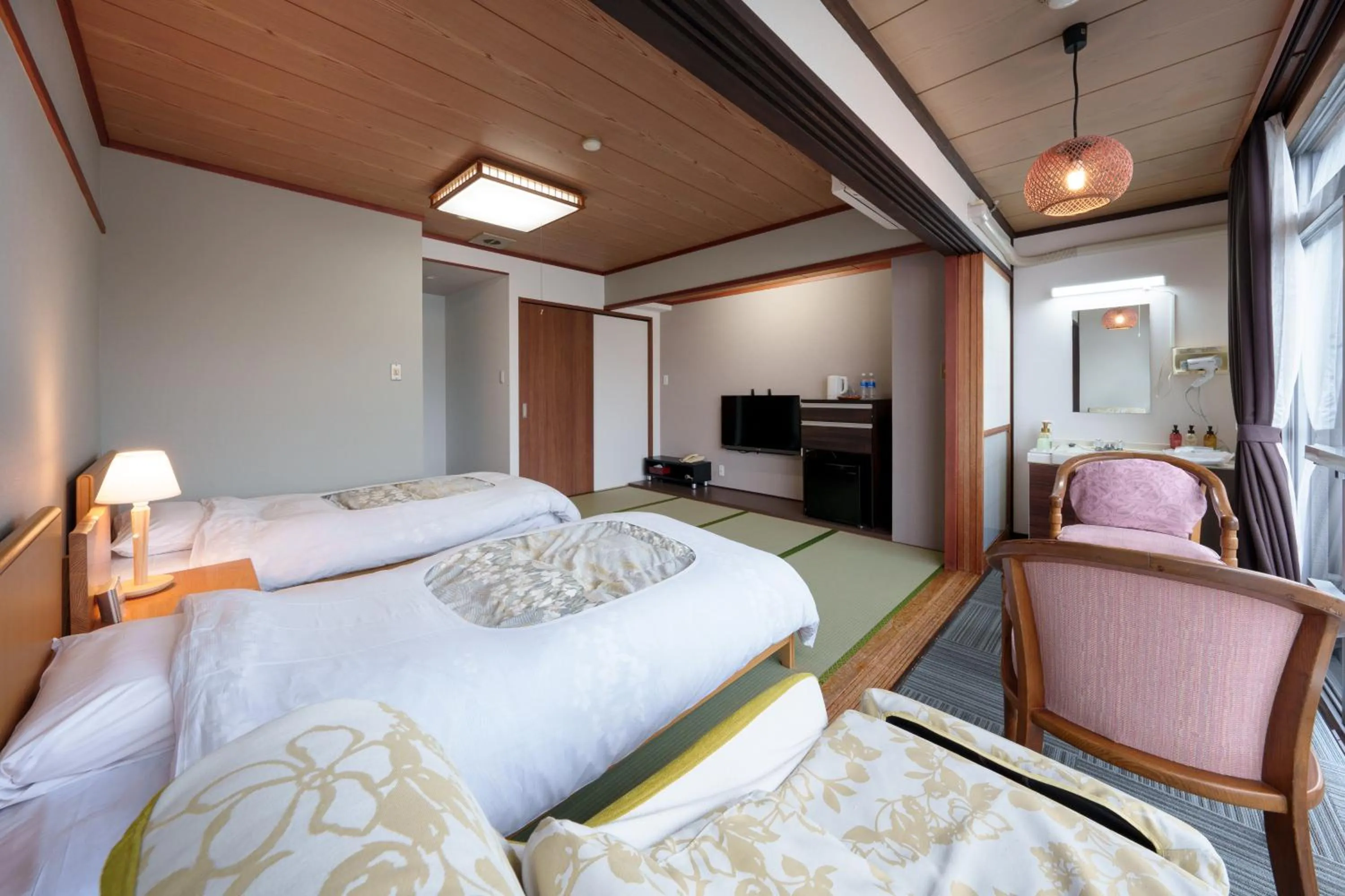 Photo of the whole room, Bed in Hita Onsen Kizantei Hotel