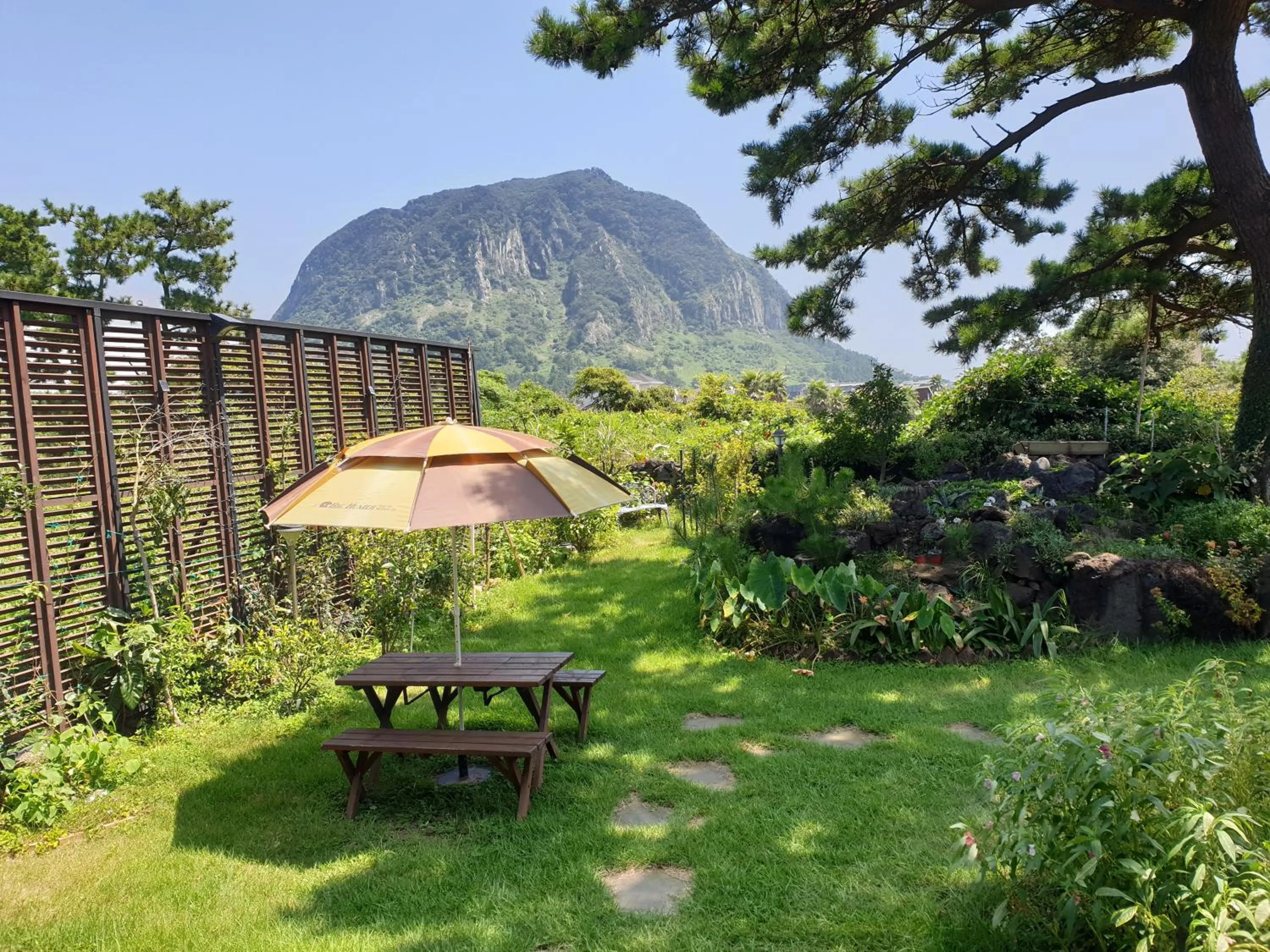 Garden in Wind Jeju Cafe & Pension