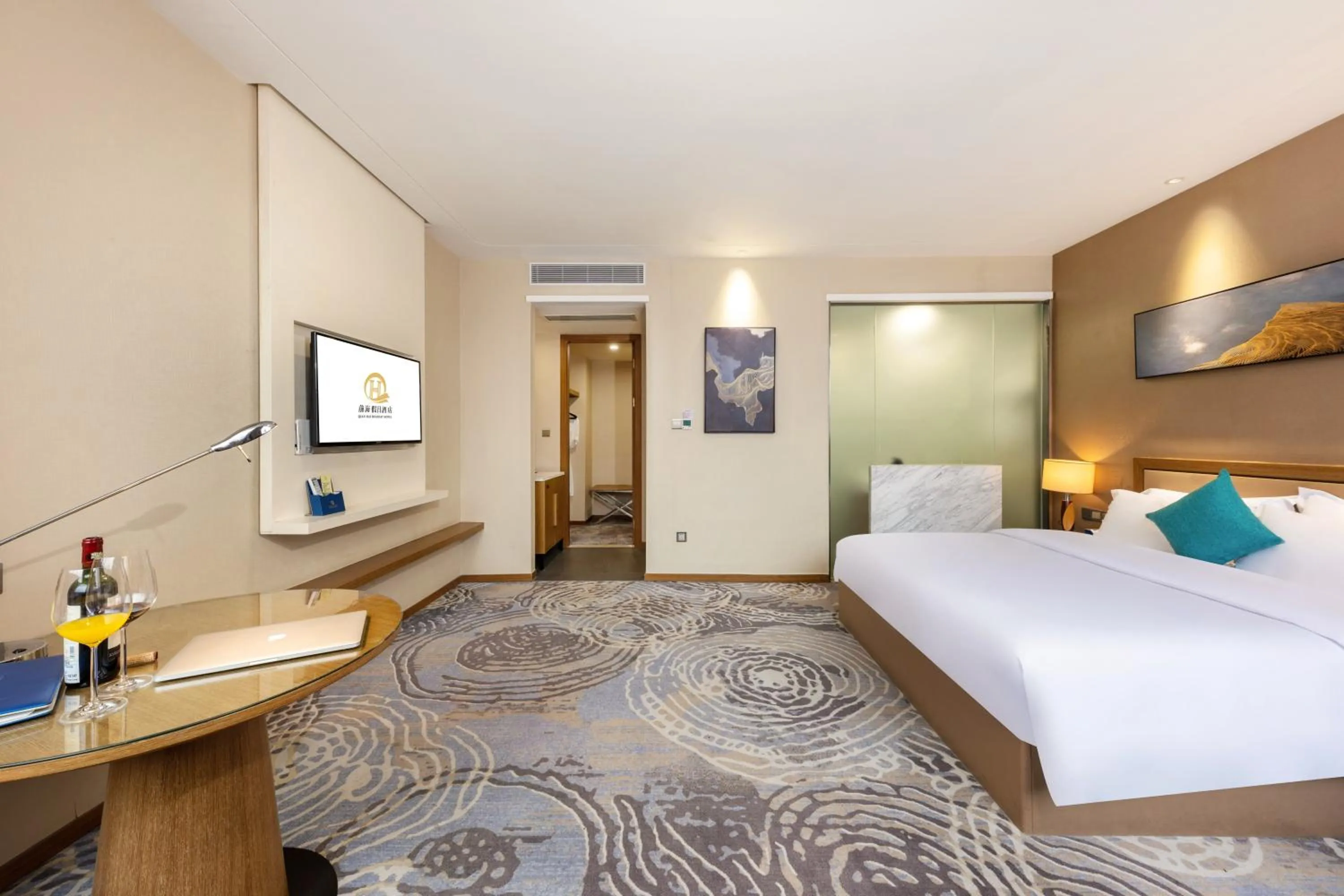 Bedroom, Bed in Qianhai Holiday Hotel